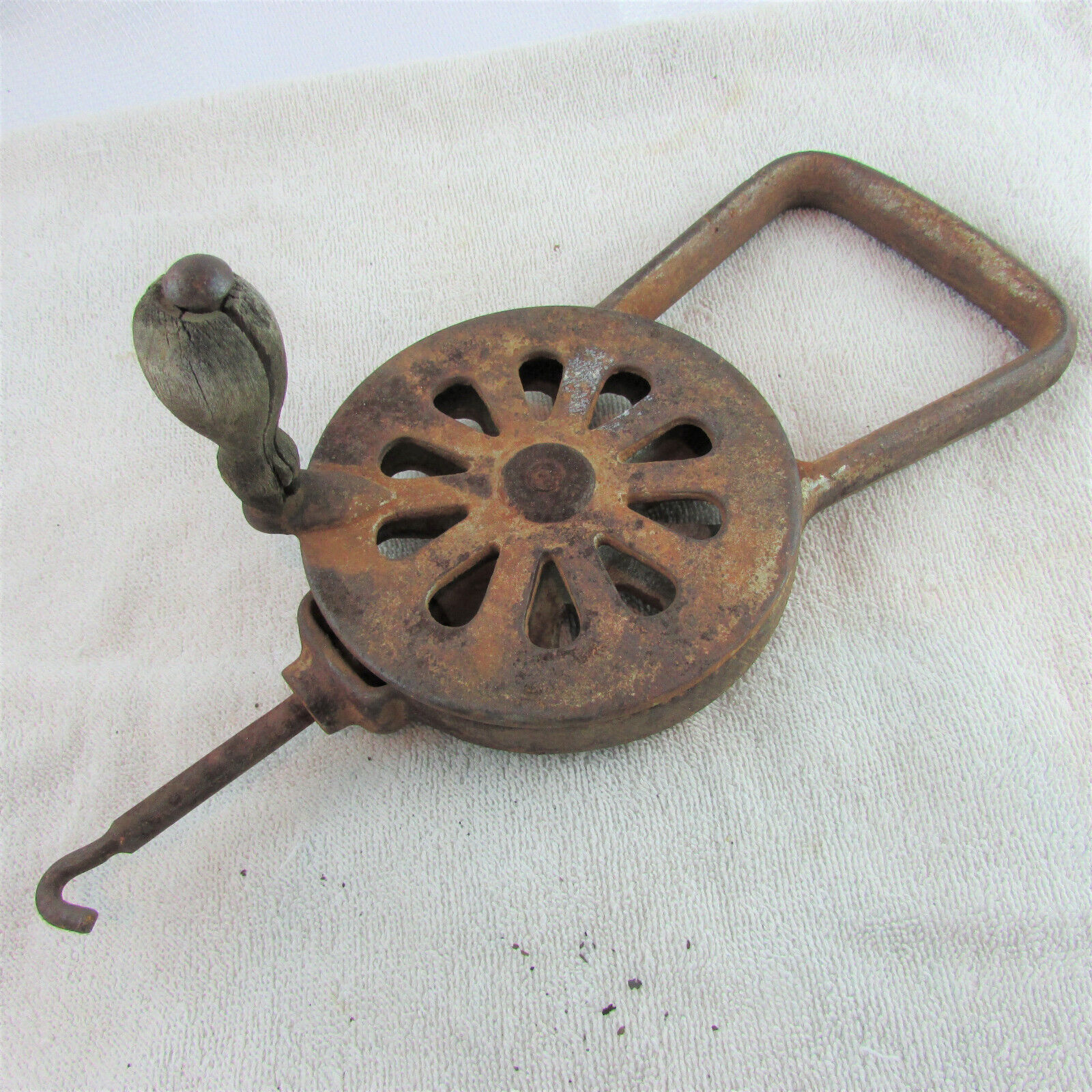 Antique AAU Primitive Hand Crank Iron Wire Rope Twine Twister Tool Rusty Gold