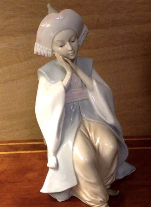 Vintage TOYO Pretty Harem Girl Turkish Odalisque Porcelain Figurine Statue