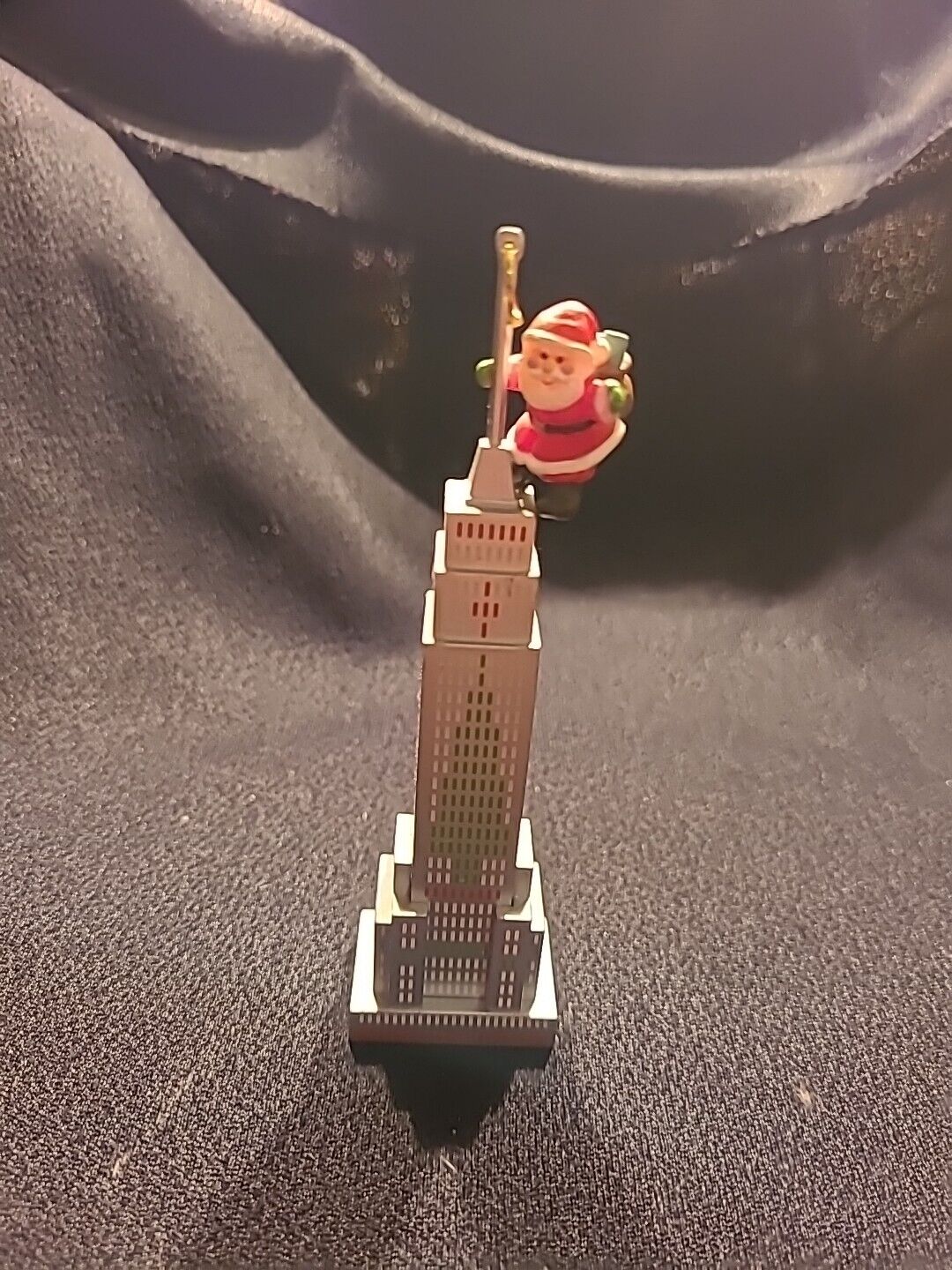 1990 Hallmark Keepsake King Klaus Santa On Empire State Building Ornament No Box