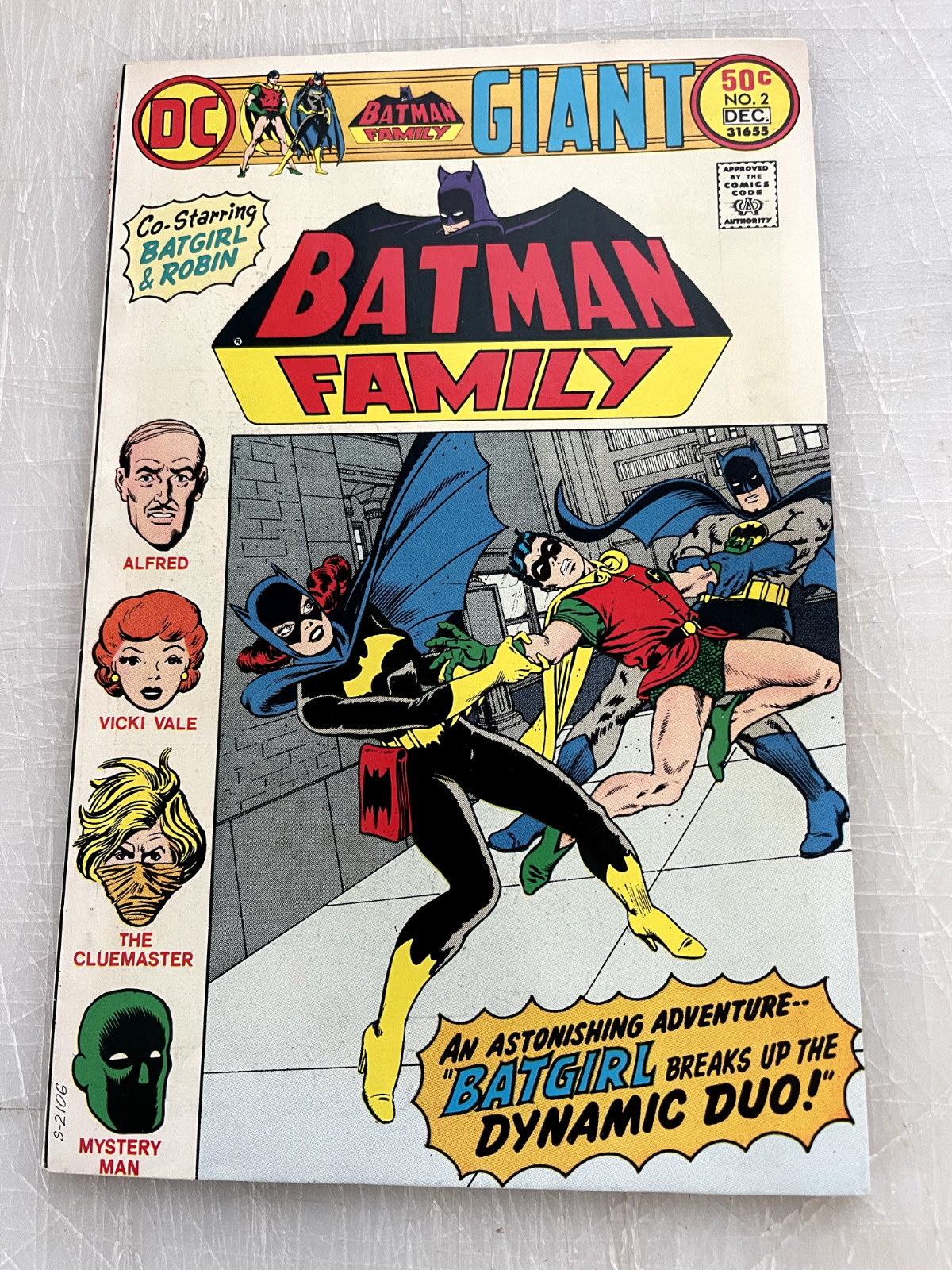 DC GIANT BATMAN FAMILY #2 BRONZE AGE DC COMICS 1975