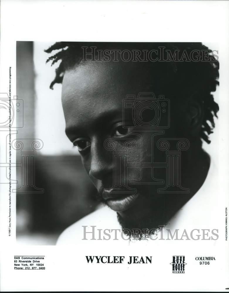 1997 Press Photo Wyclef Jean, Haitian rapper, singer and actor. - lrp34411