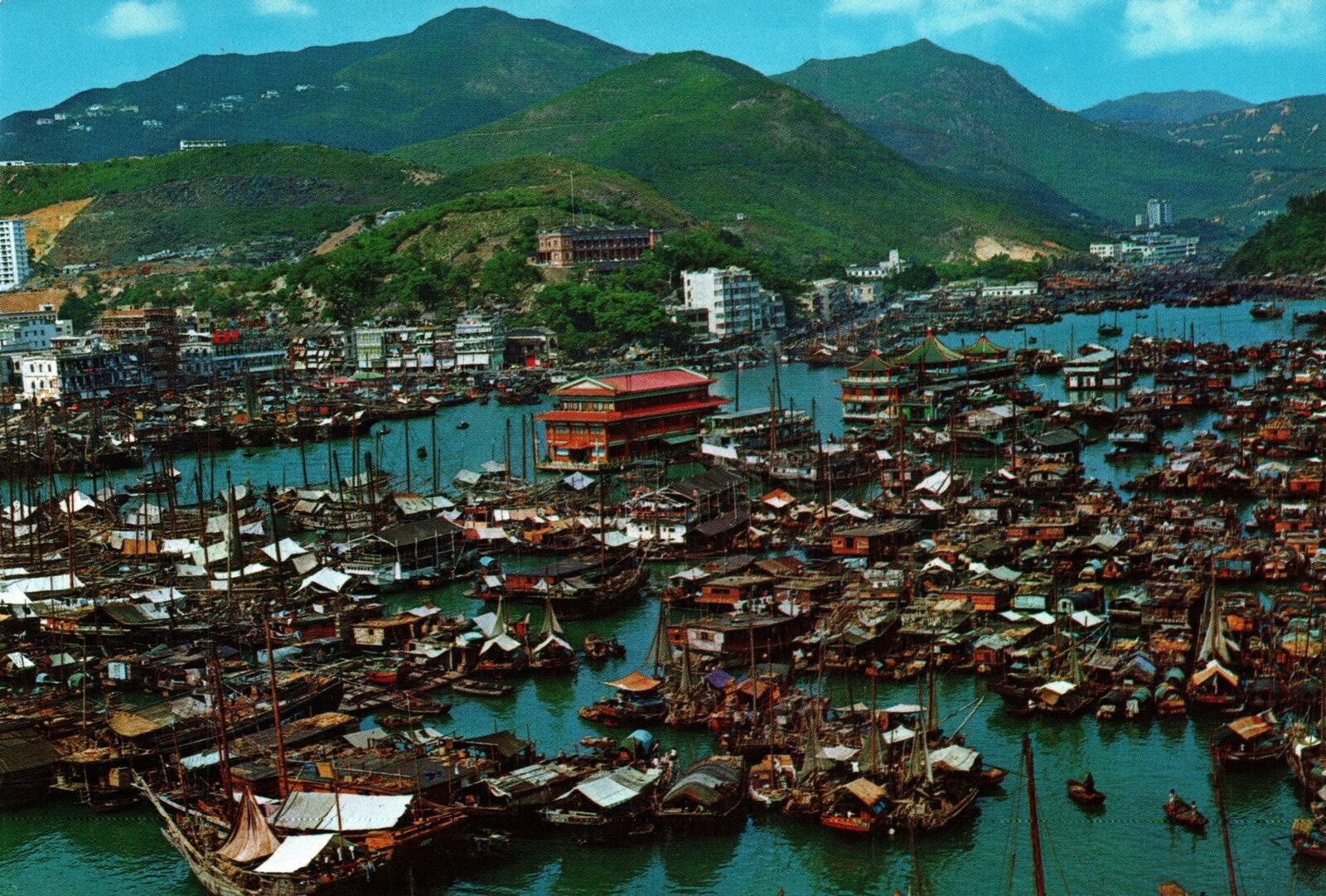 VINTAGE CONTINENTAL POSTCARD FLOATING SEAFOOD RESTAURANTS AT ABERDEEN HONG KONG