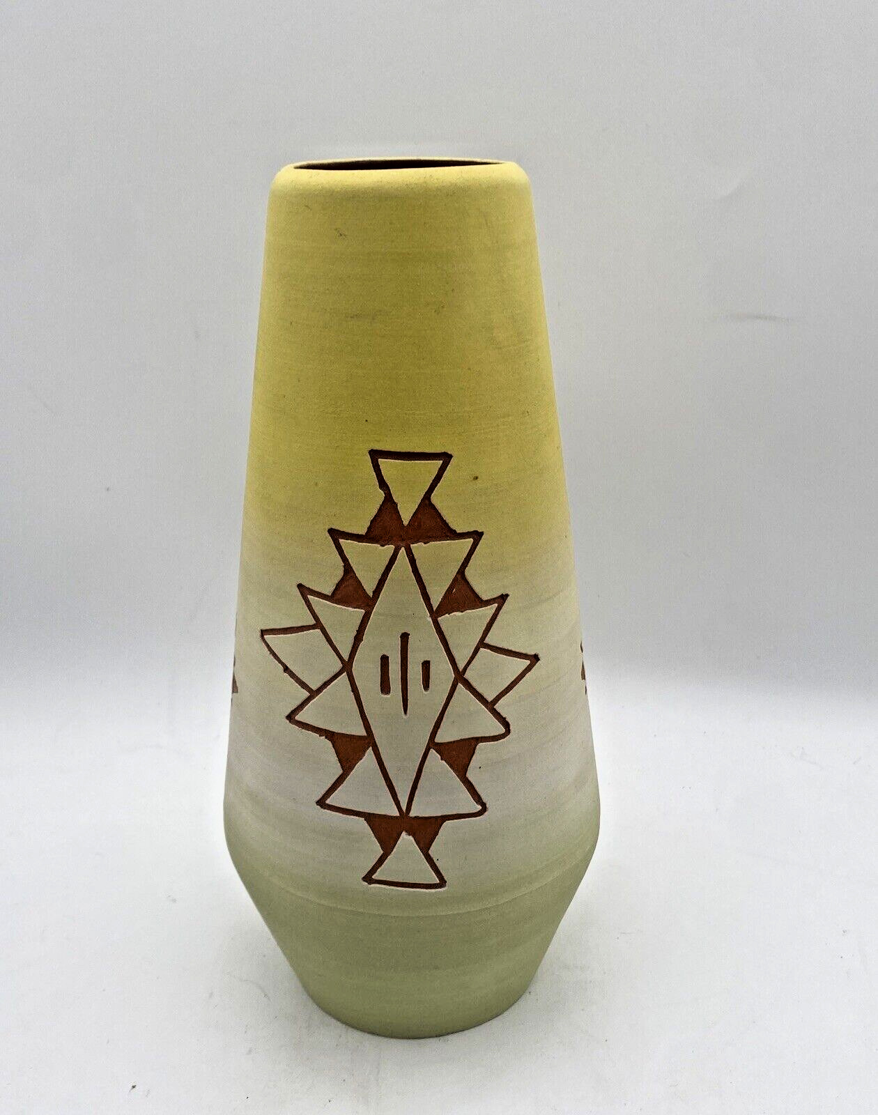 Vintage Sioux Indian Clay Pottery Vase Signed Larvie  SPRC South Dakota