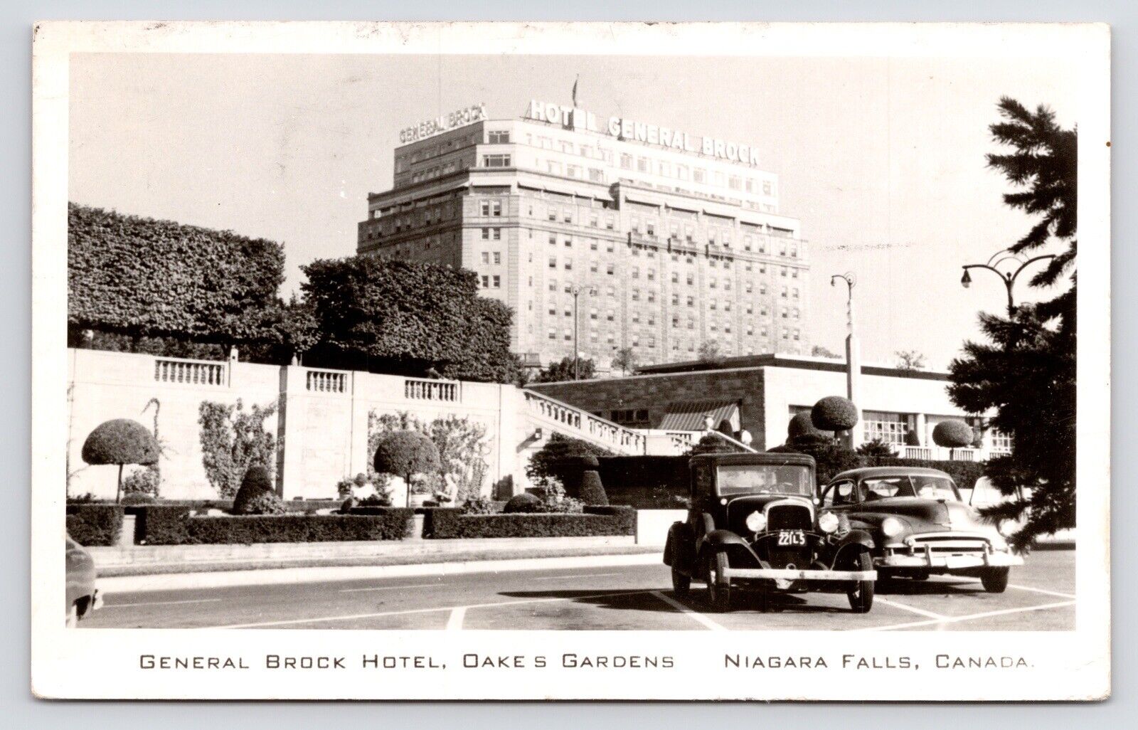c1950s General Brock Hotel~Oakes Gardens~Niagara Falls Canada VTG~RPPC~Postcard
