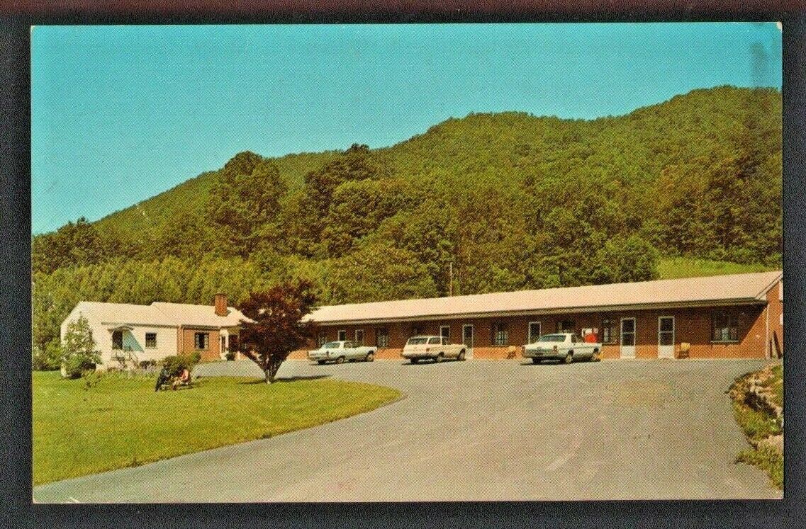 1960\'s Roseloe Motel Hot Springs Virginia - Vintage Postcard