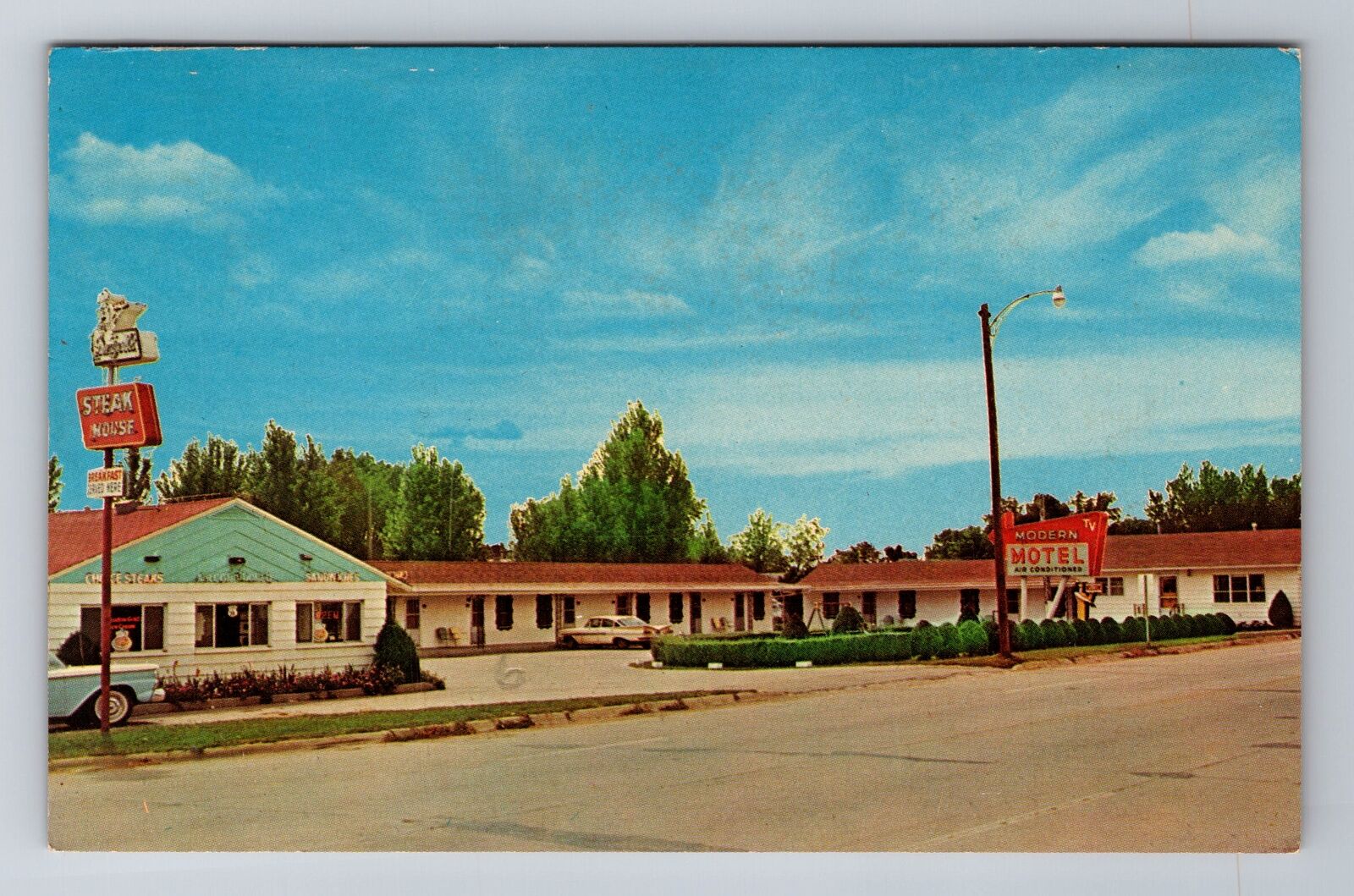 Seneca KS-Kansas, Modern Motel, Advertising, Vintage Souvenir Postcard