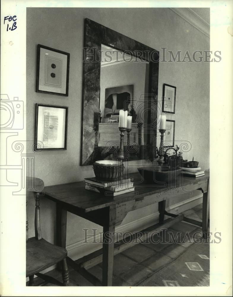 1994 Press Photo Versatile table can be moved all over the house. - nob34714