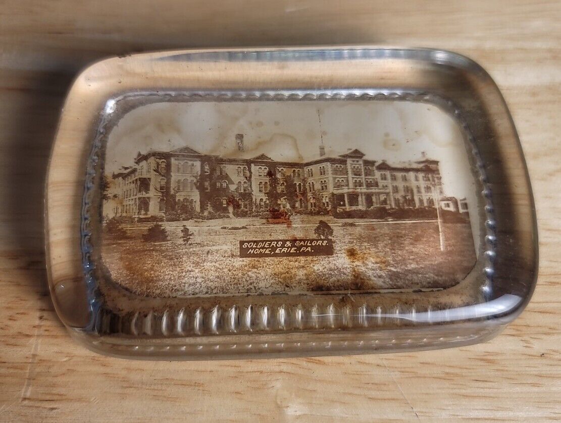 VINTAGE SOLDIERS & SAILORS HOME ERIE PA GLASS PAPERWEIGHT
