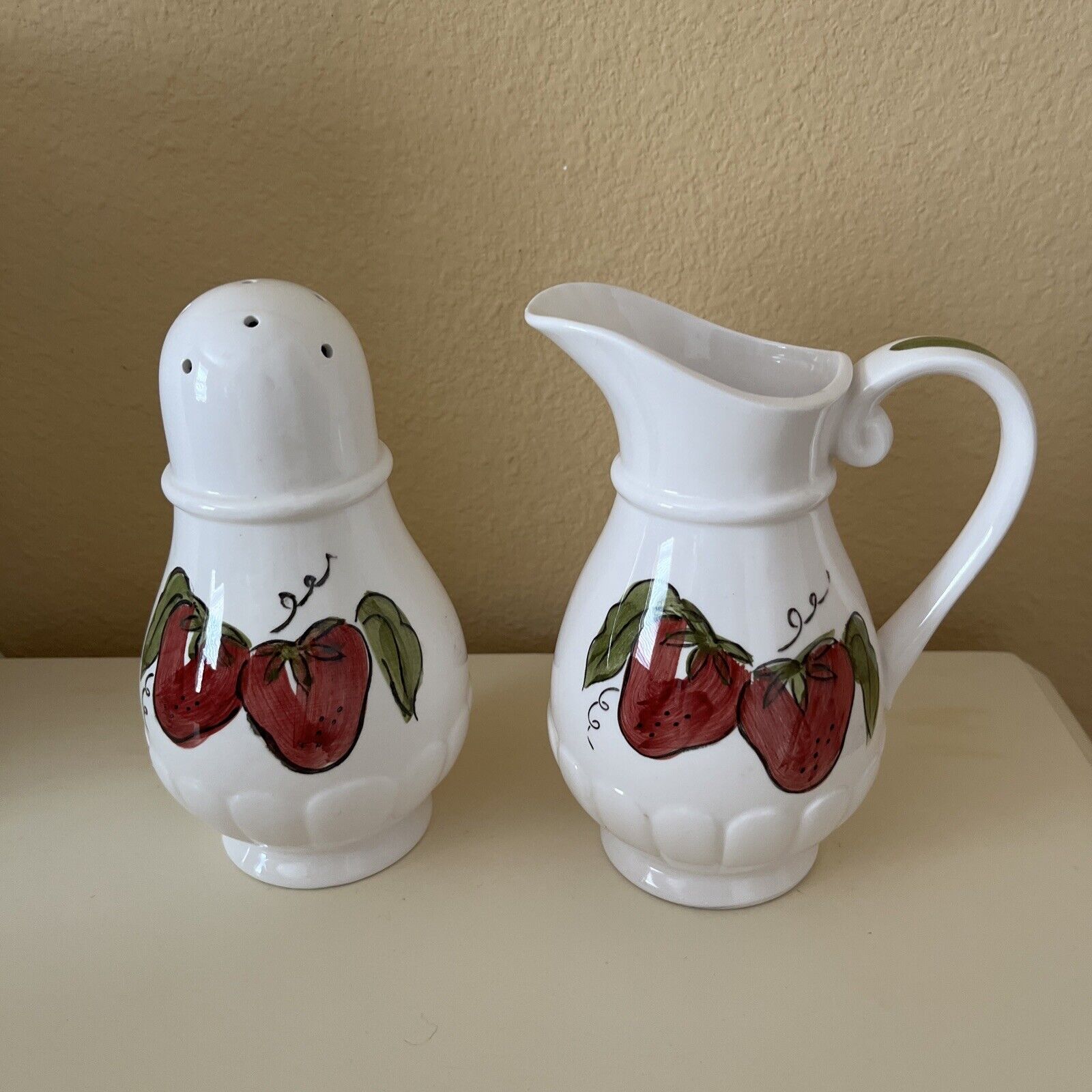 VTG~Ceramic Sugar Shaker & Creamer~Strawberries Japan Gift Ideas Creation Phila