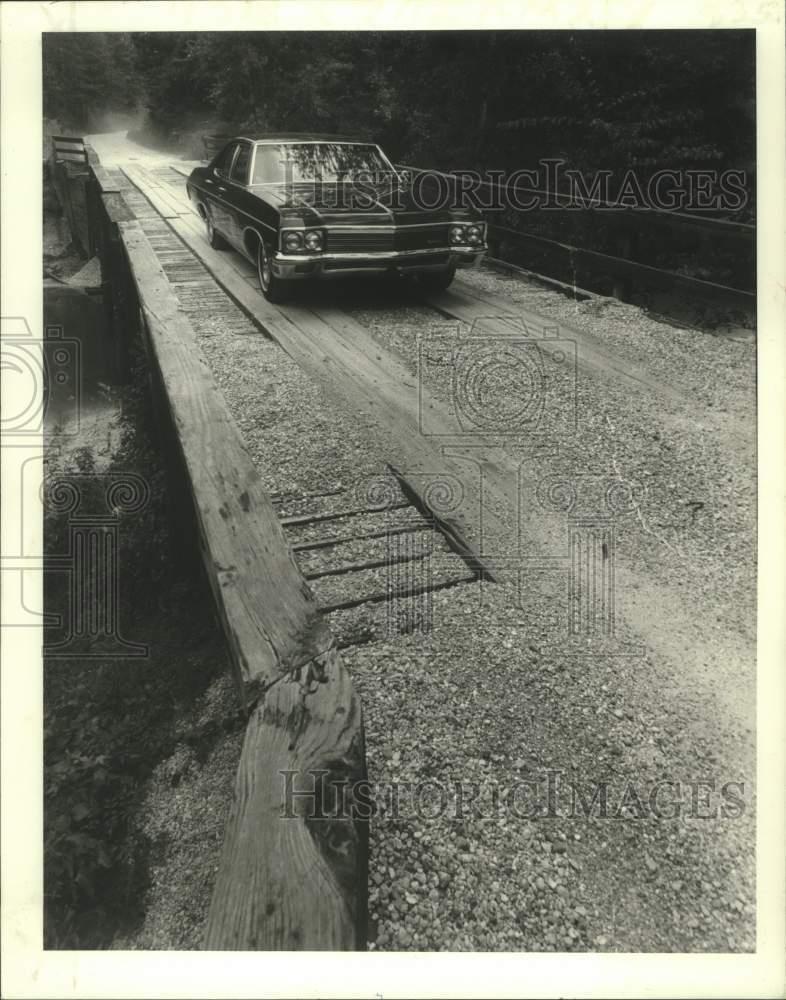 1980 Press Photo A car slowly crosses the old Krentel Road Bridge - nob48072
