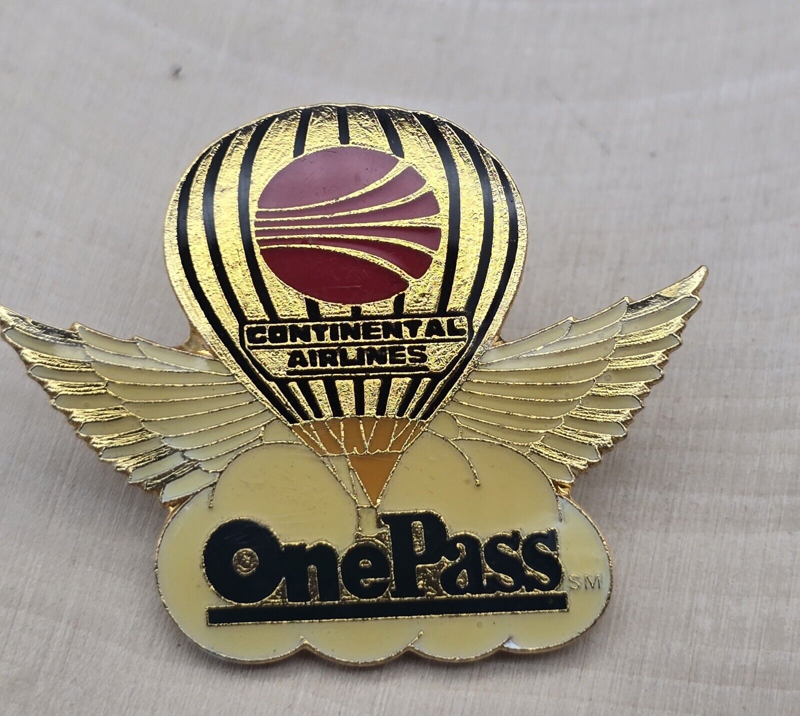 VTG Continental Airlines One Pass Lapel Pin Aviation Collectibles Air Balloon 