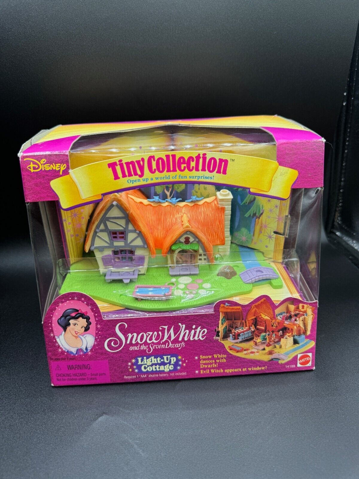 Disney - Tiny Collection - Snow White & The Seven Dwarves - Light Up Cottage