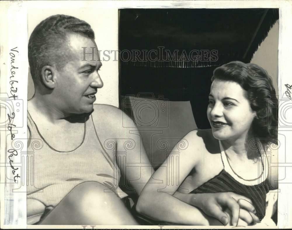 1935 Press Photo Mr. & Mrs. Cornelius Vanderbilt Jr. at El Mirador pool in CA