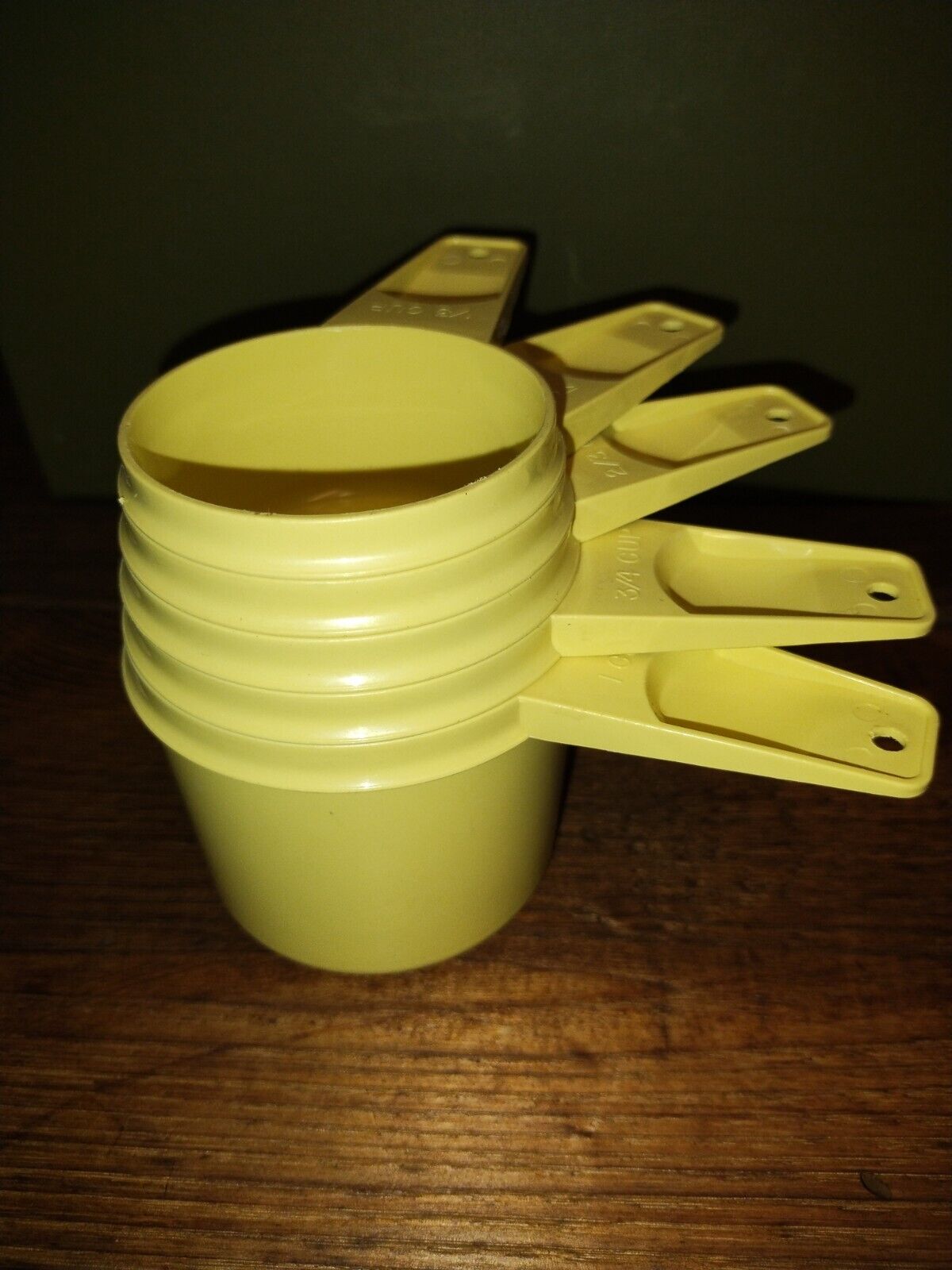 Vintage Set of 5 Butter Yellow Tupperware Measuring Cups Scoops 