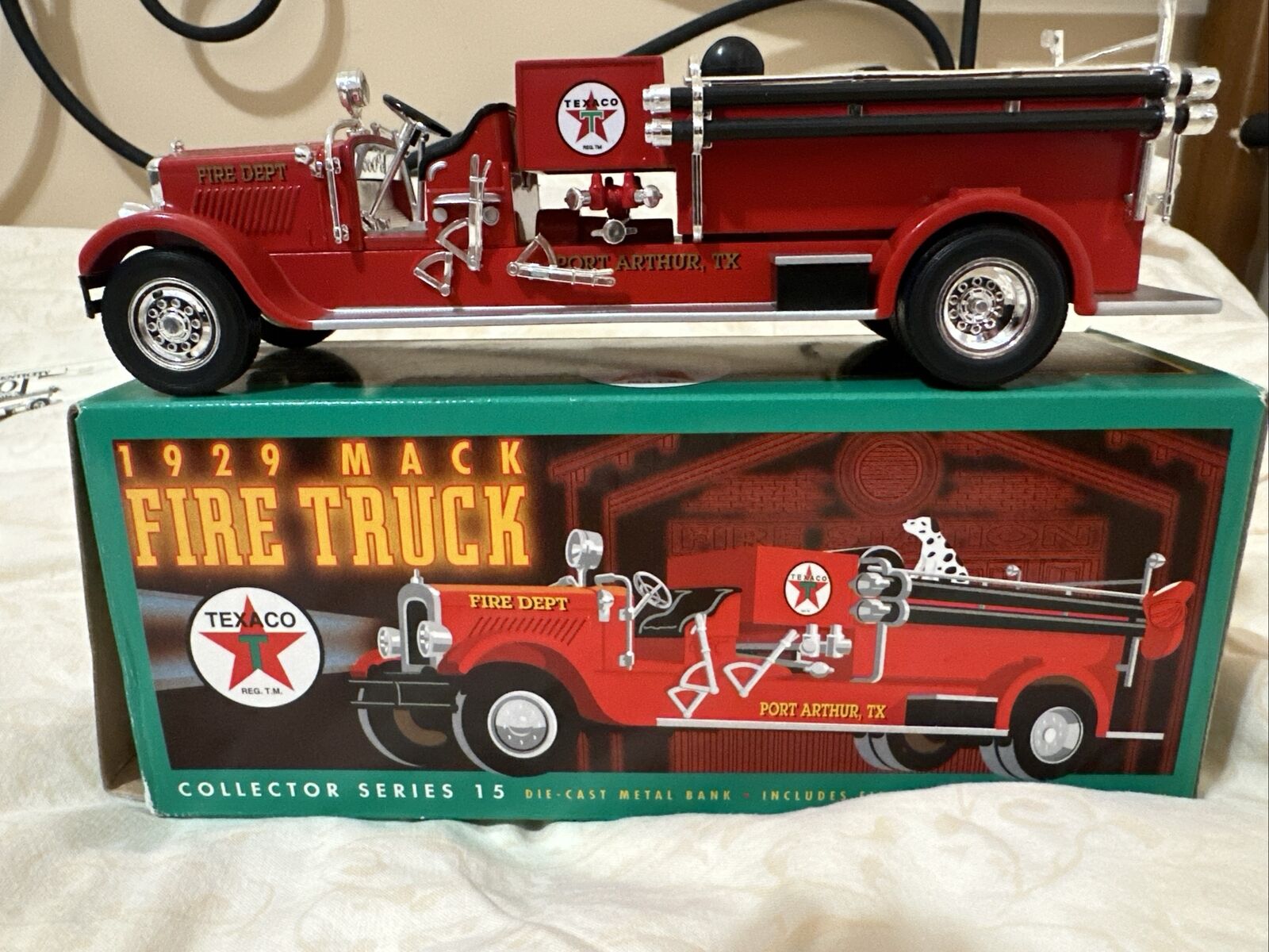 Vintage Texaco 1929 Mack Fire Truck Bank 1998 15th in Series F415 Ertl A