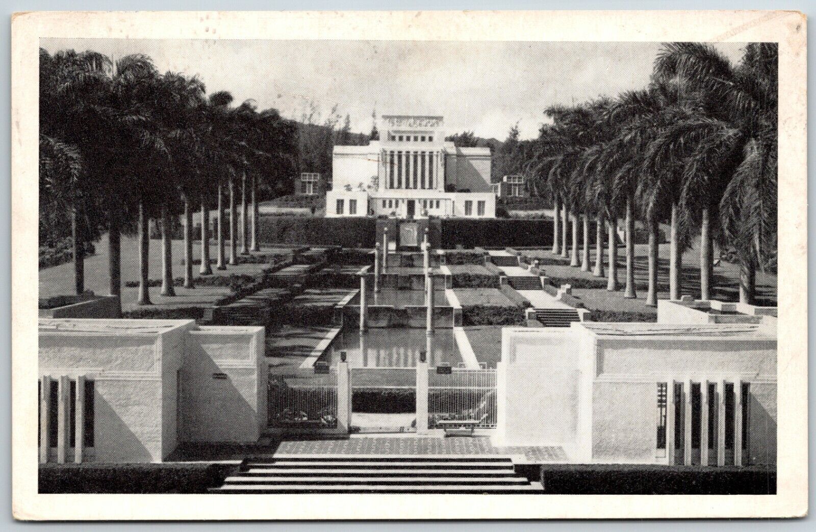 Mormon Temple, Laie, Oahu, Hawaii - Postcard