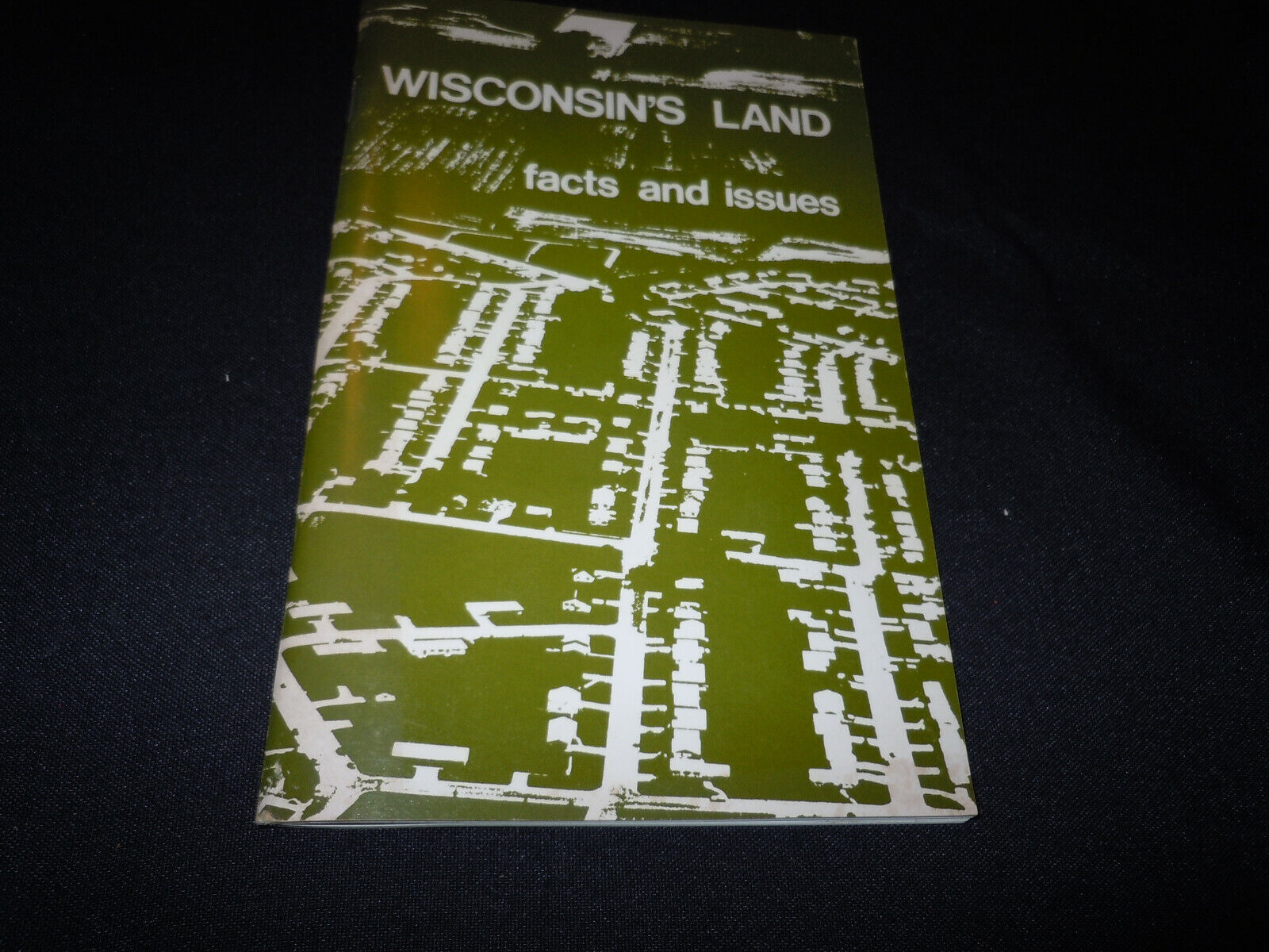 Vintage 1975 Wisconsin\'s Land facts and Issues Booklet. League of Women Voters