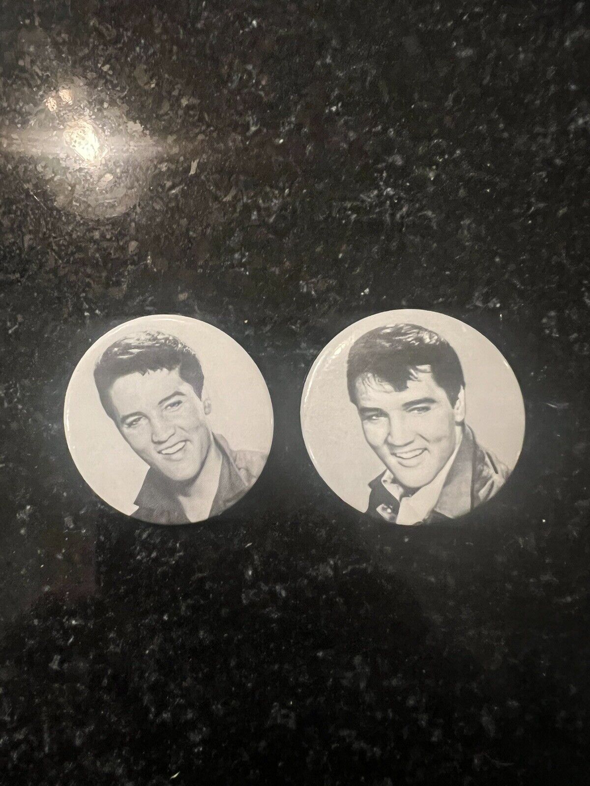 ELVIS PRESLEY VINTAGE 1985 PIN PINBACK BUTTONS 1.5”  Black and White.