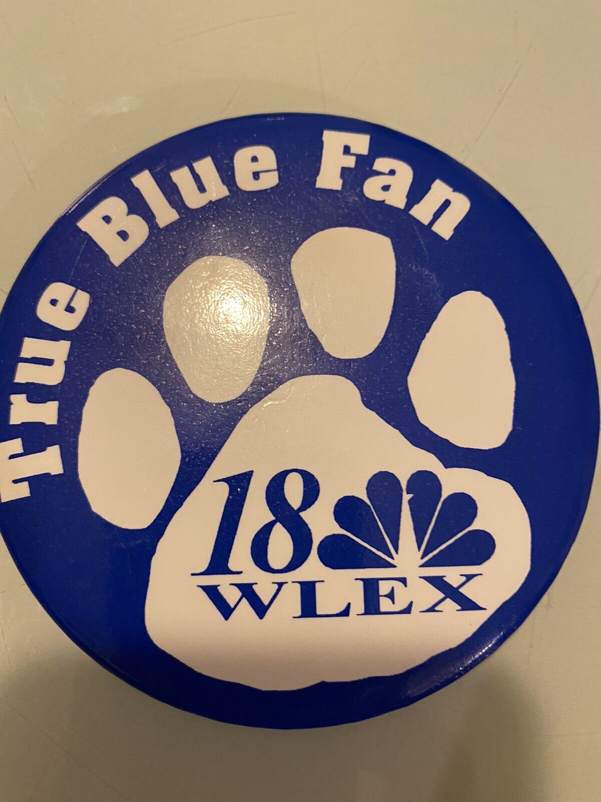 Vintage University of Kentucky Wildcats WLEX 18 NBC True Blue Fan Pinback Button