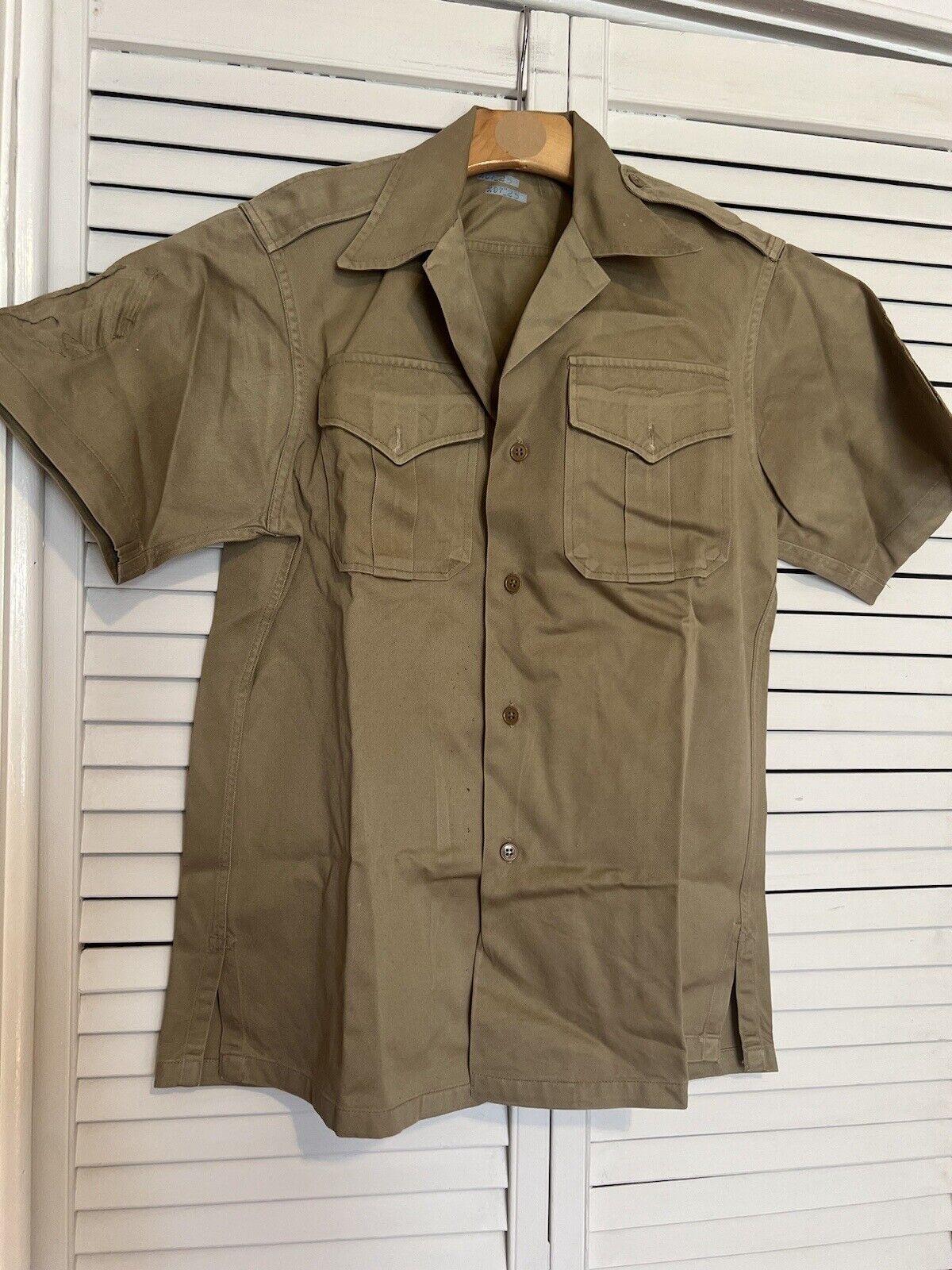 ARMY Vintage Men\'s Size Small Shirt Tan 60s Vietnam War Short Sleeve Khaki Color