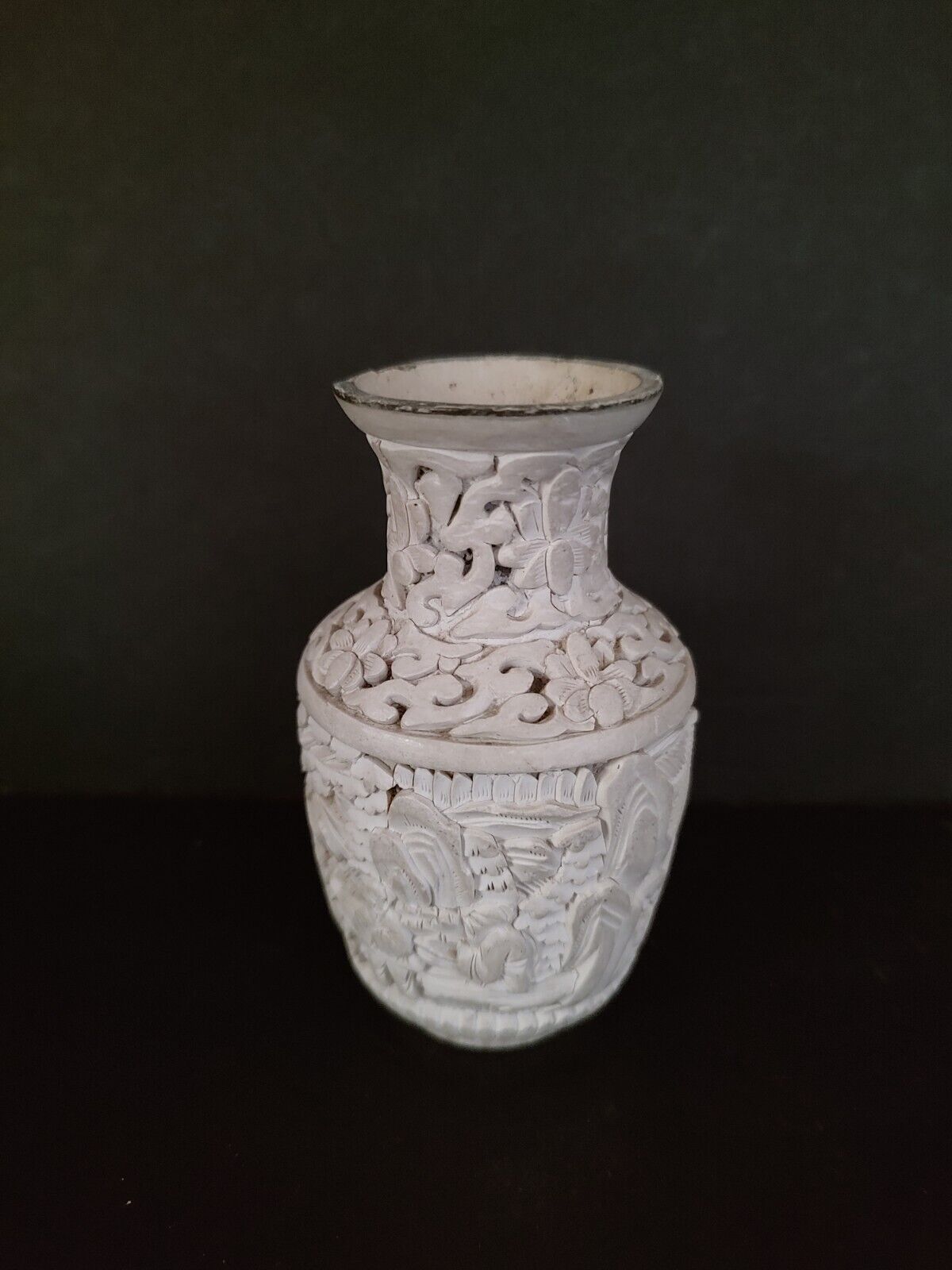 ANTIQUE VINTAGE HANDCARVED ORNATE CHINESE UNKNOWN MATERIAL WHITE VASE OLD