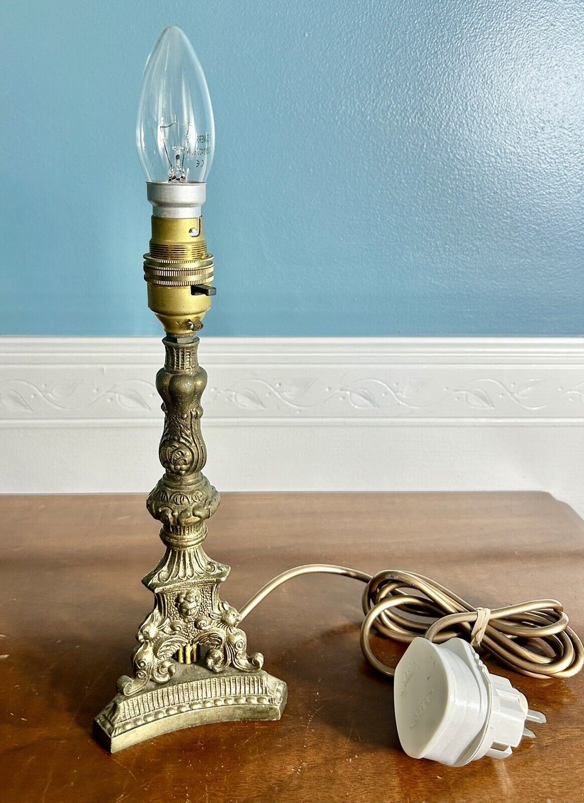 Vintage Brass Metal Table Lamp Rabbits Cherub 10