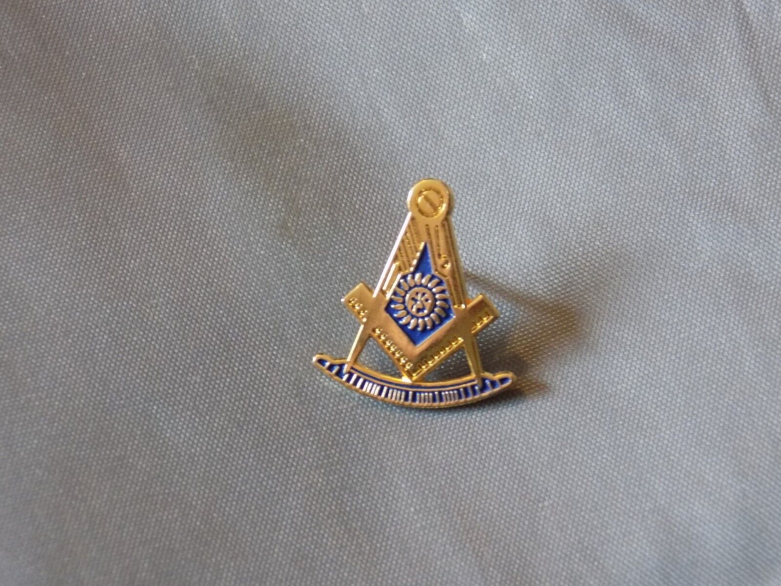  Masonic Lapel Tac Pin Cut Out Past Master with Square Sun Fraternity  NEW