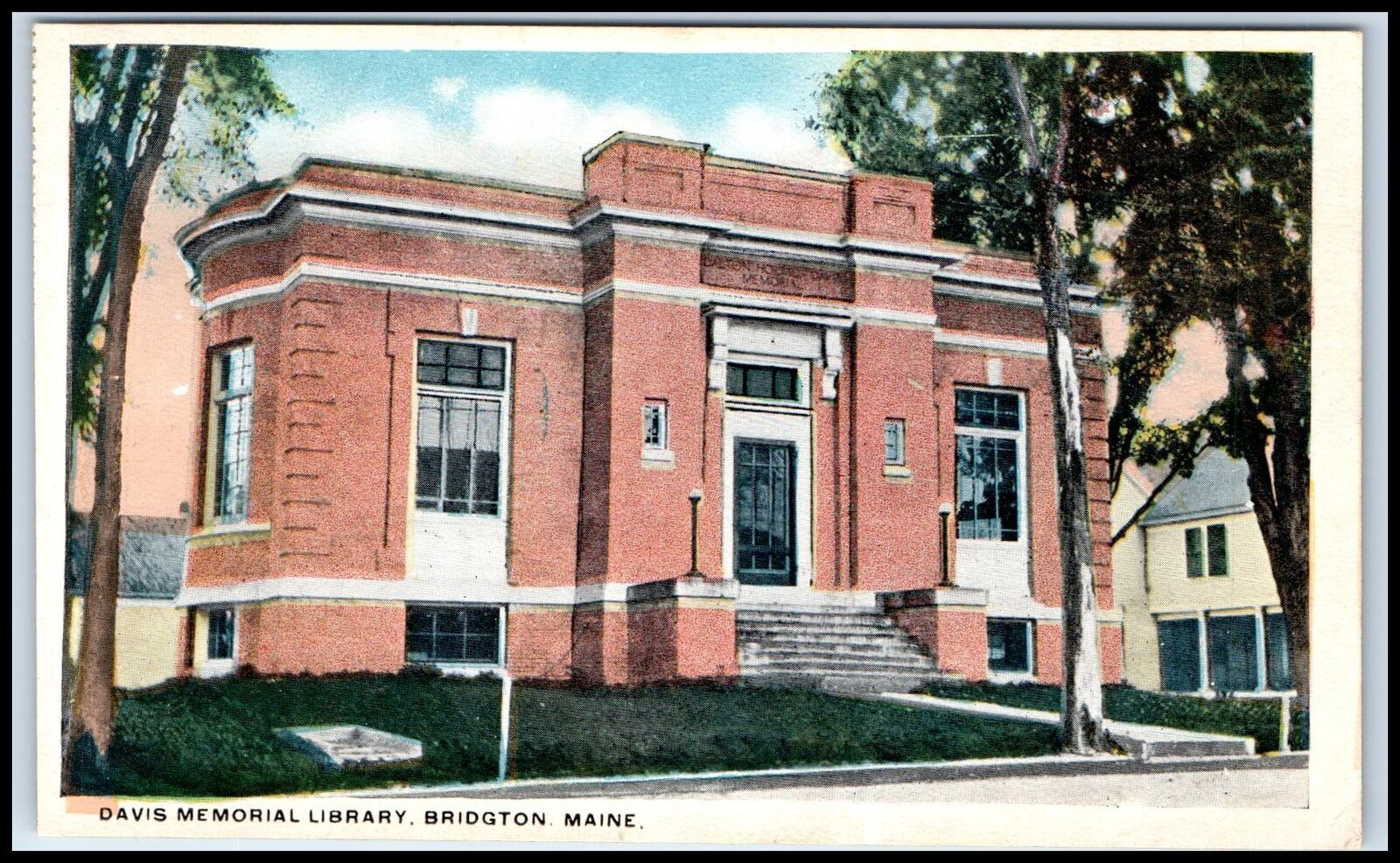 Postcard Davis Memorial Library, Bridgton. Maine  ME E62