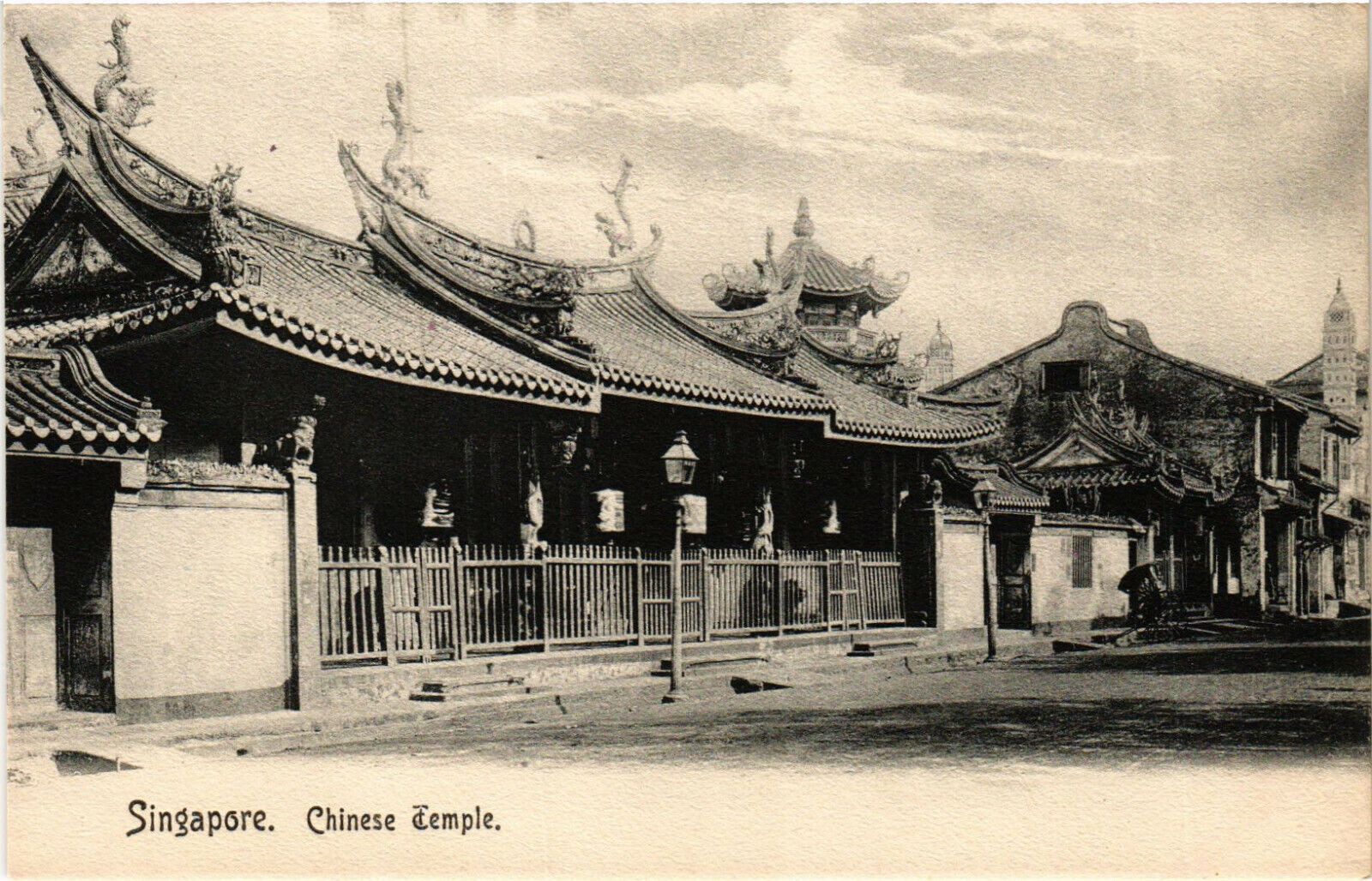 PC CPA SINGAPORE, CHINESE TEMPLE, Vintage Postcard (b18678)