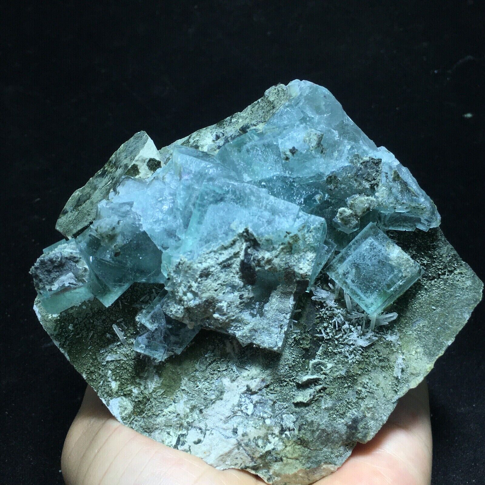 600g Natural Super Transparent Vitreous Fluorite comes from Xianghualing, Huna