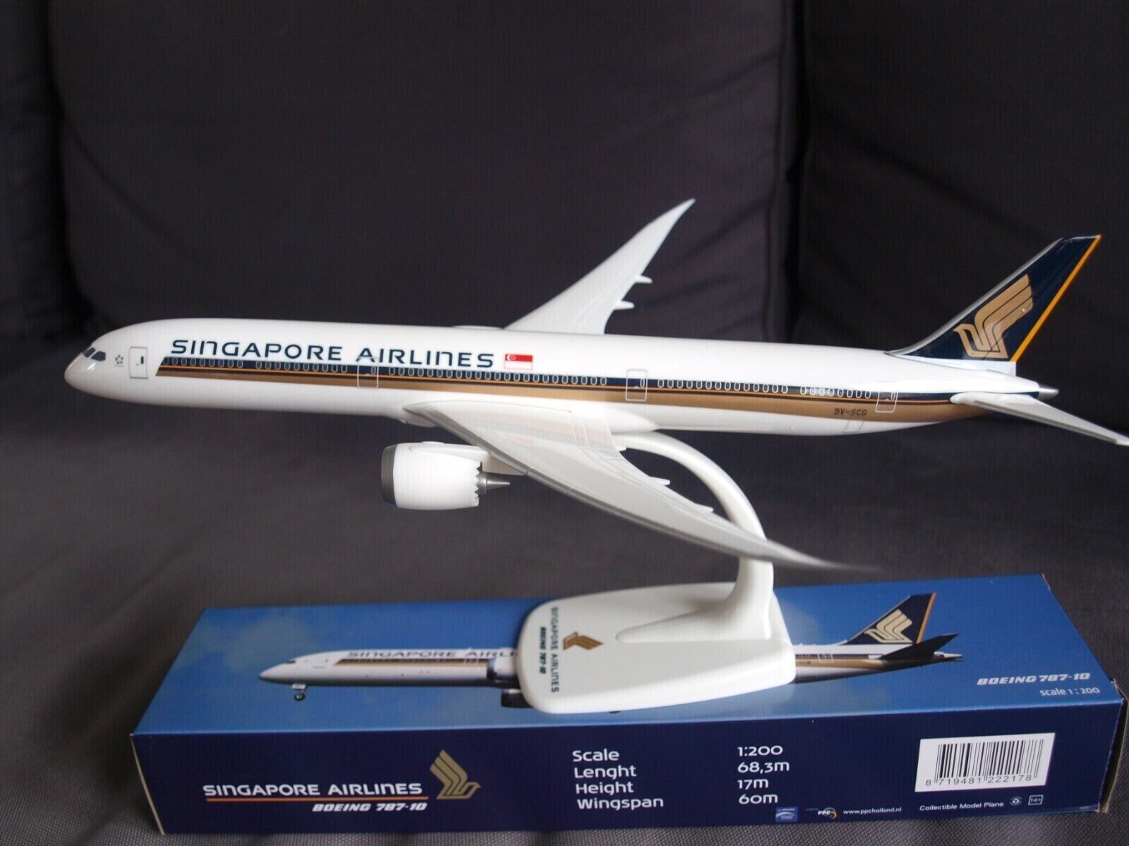 Singapore Airlines Boeing 787-10 9V-SCG PPC Push Fit Model 1:200 Scale