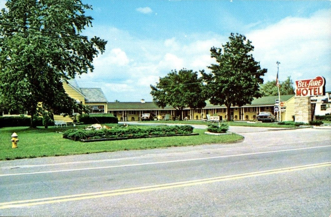 Bel-Aire Motel Skaneateles New York NY Street View Old Cars c1960s Postcard
