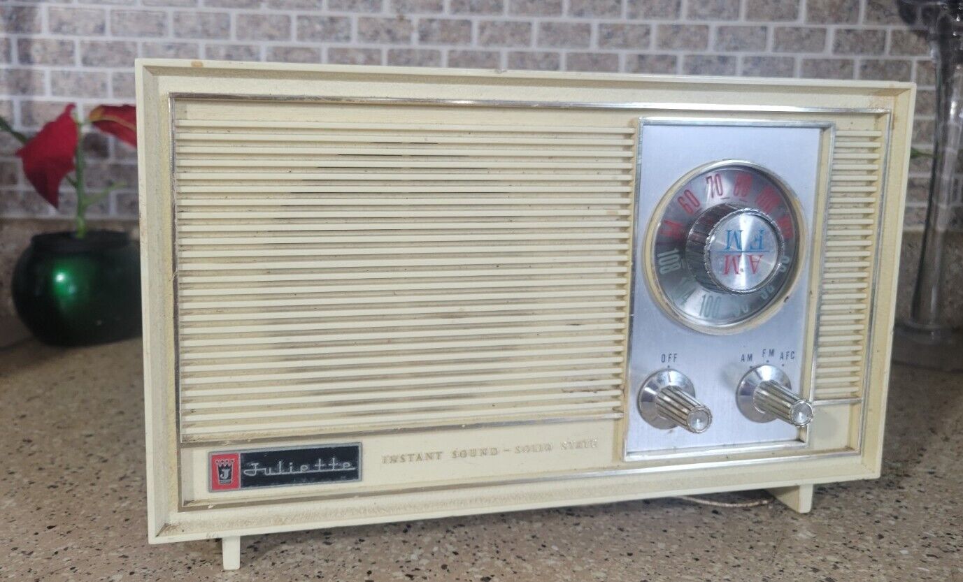  Vintage Juliette Solid State Instant Sound AC-DC AM/FM Radio 1960's 