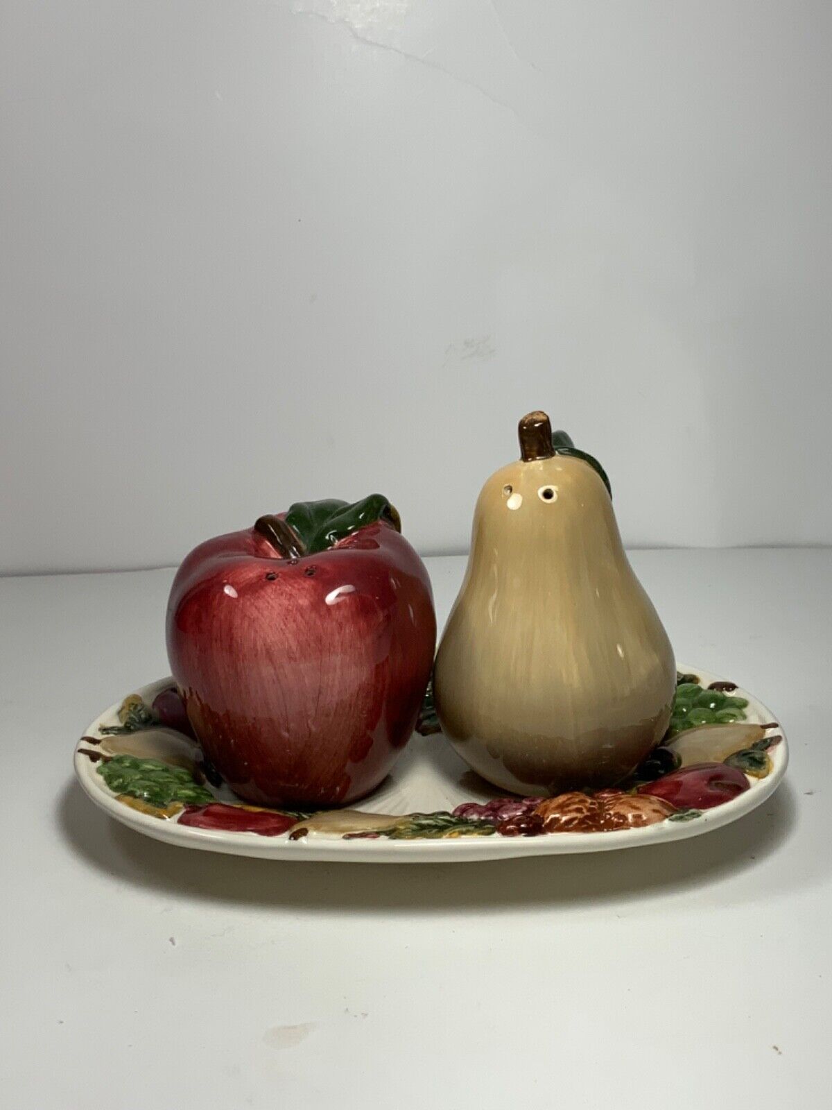 Vintage JC Penney Home Collection Apple Pear & Tray Salt & Pepper Shaker Set