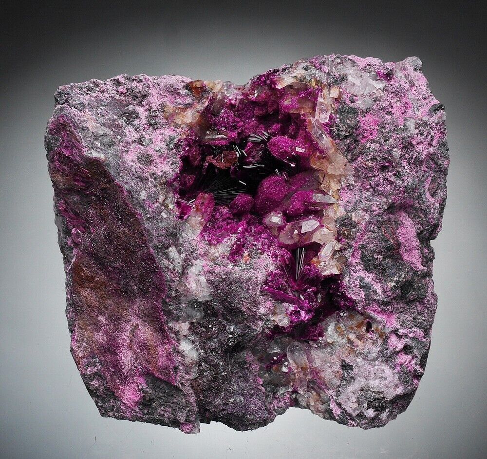 ERYTHRITE,SPHAEROCOBALTITE - crystals  rare INTENSIVE COLOUR - MOROCCO  /bo386