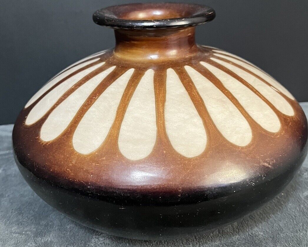 Peruvian Pottery Jacinto Chiroque Chulucanas Fat Belly Vase Urn Ceramic Signed