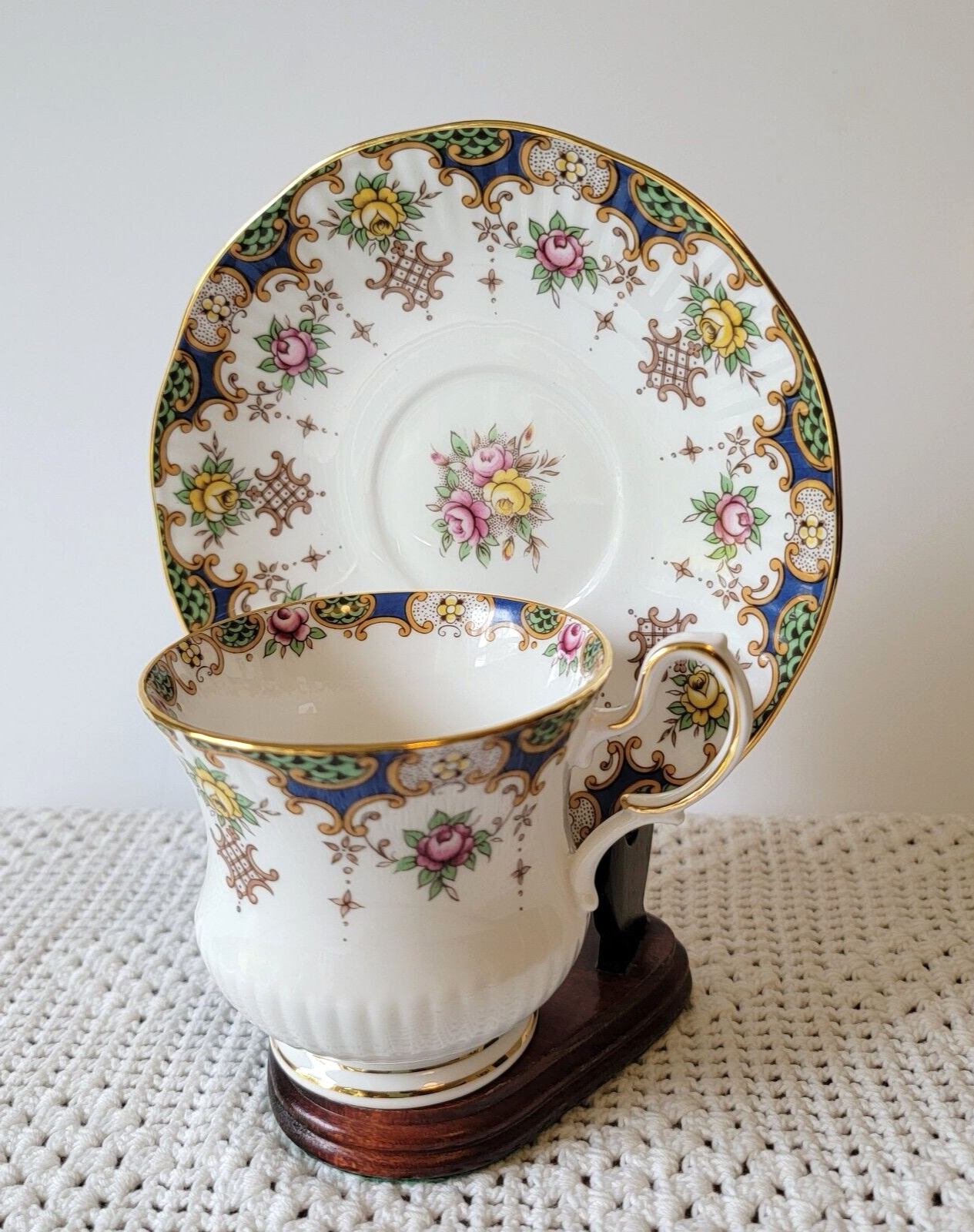 Queen's Rosina Tea Cup And Saucer Kenilworh Floral Design England