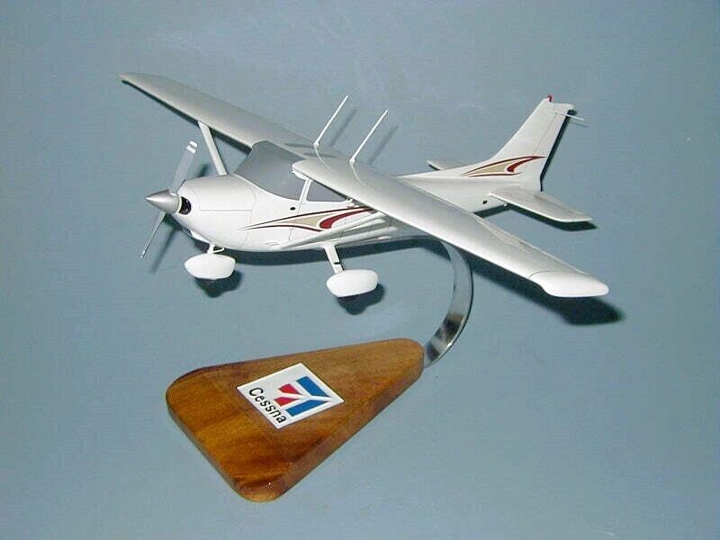 Cessna 172 Skyhawk Gold Red Desk Top Display Private Model 1/24 SC Airplane New