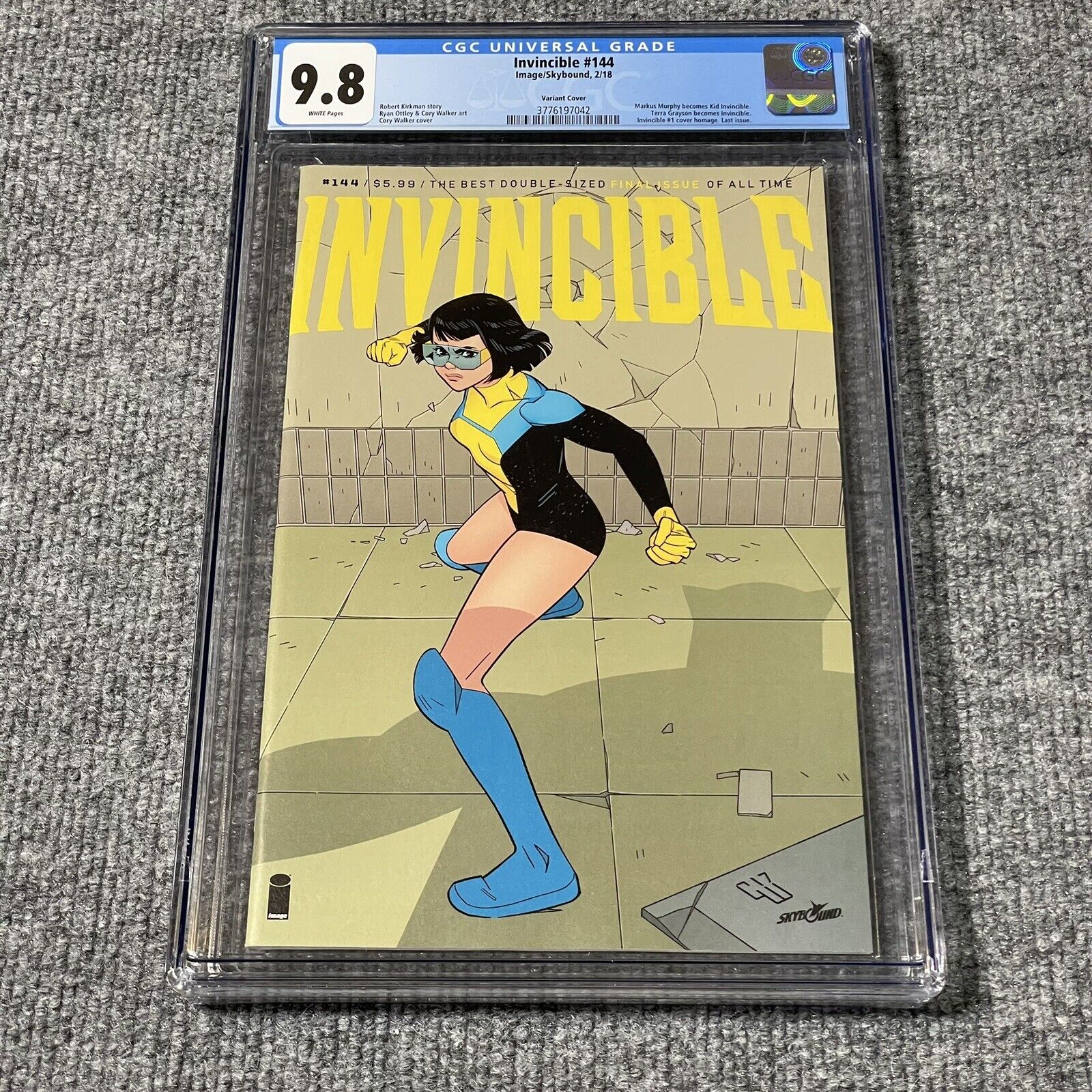 Invincible 144 CGC 9.8 Final Issue 1st Terra Grayson Invincible Homage Variant