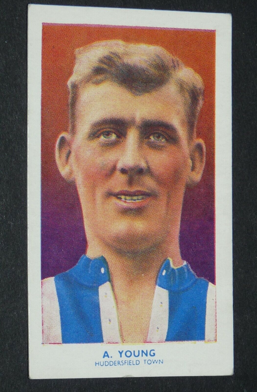 1939 #35 YOUNG HUDDERSFIELD TOWN TERRIERS CARD CIGARETTES