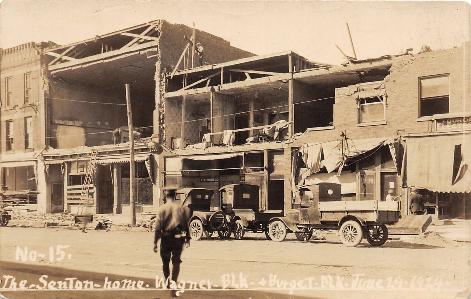 H99/ Lorain Ohio RPPC Postcard 1924 Tornado Disaster Senton Home 197