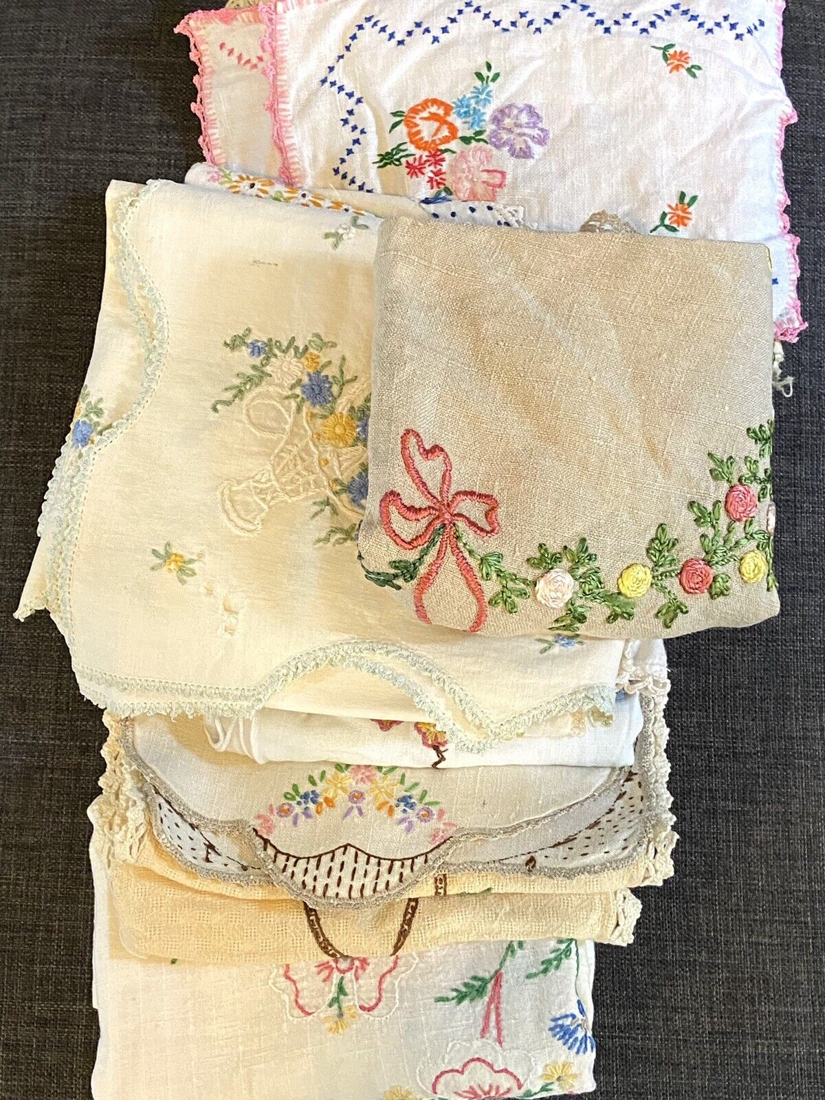 VTG CUTTER Lot of 25 Embroidered Linens Table Cloth Runner Pillow Place Mats