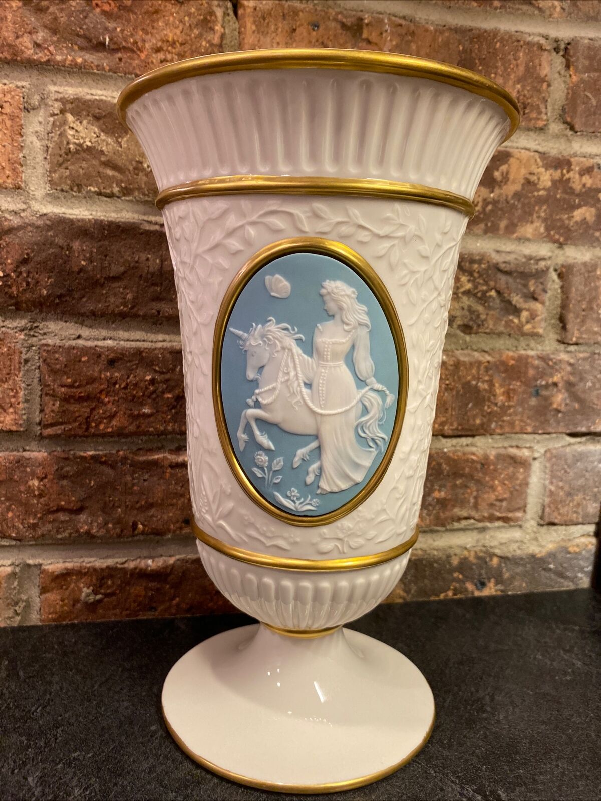 RARE 1991 Franklin Mint “The Lady And The Unicorn” Porcelain Vase- See Pics