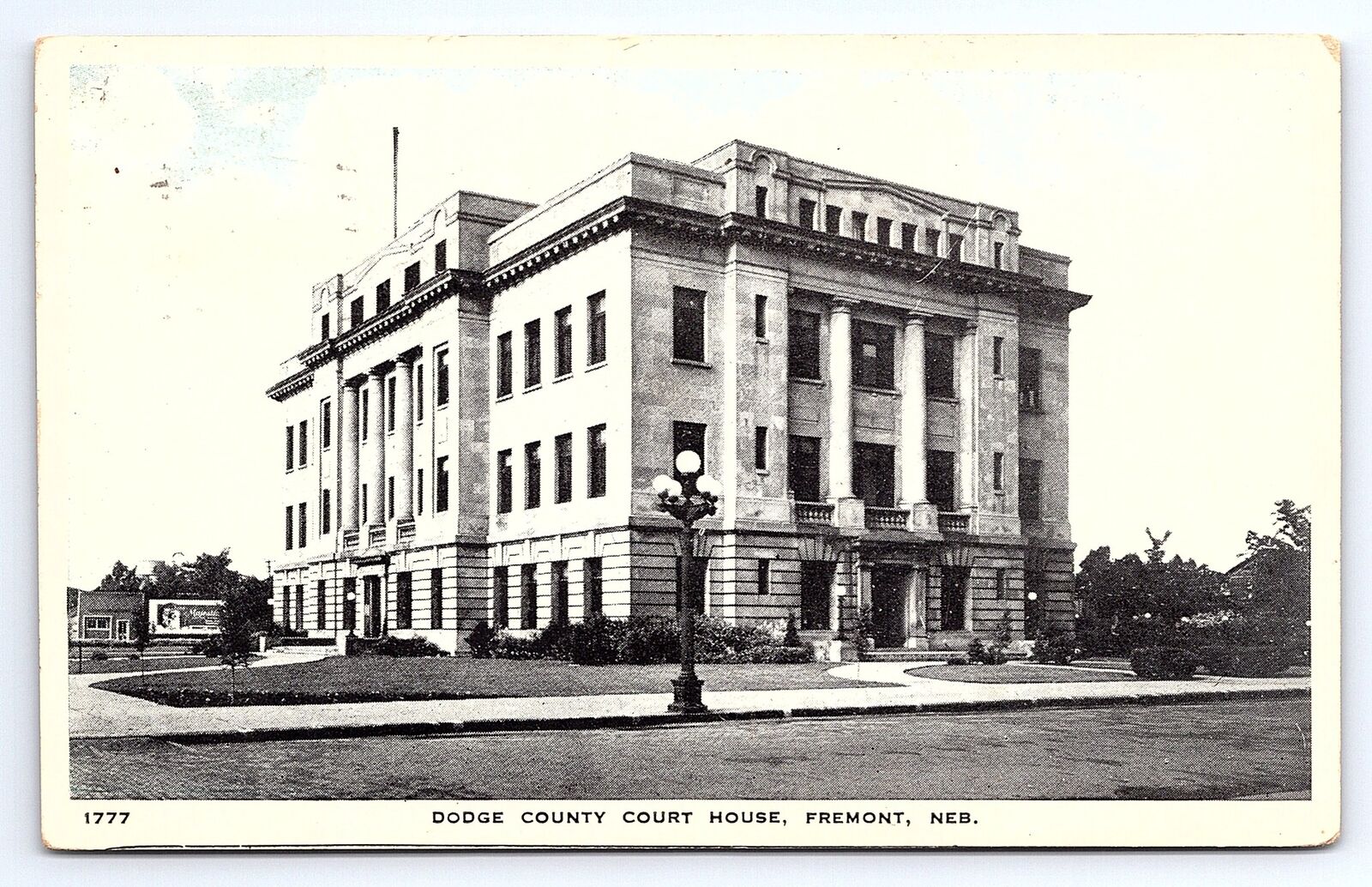 Postcard Dodge County Court House Fremont Nebraska (CREASING)