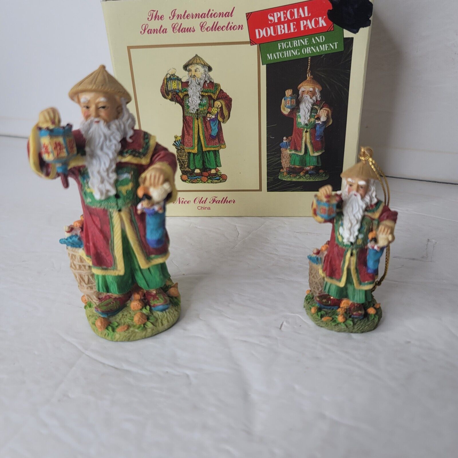 Nice Old Father China International Santa Claus Collection Figurine Ornament 96