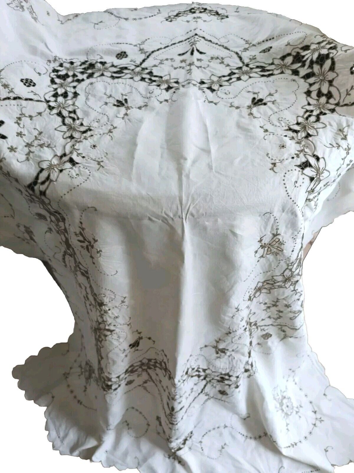 Vintage Linen Hand Embroidered Banquet Tablecloth cutwork roses garland ivory