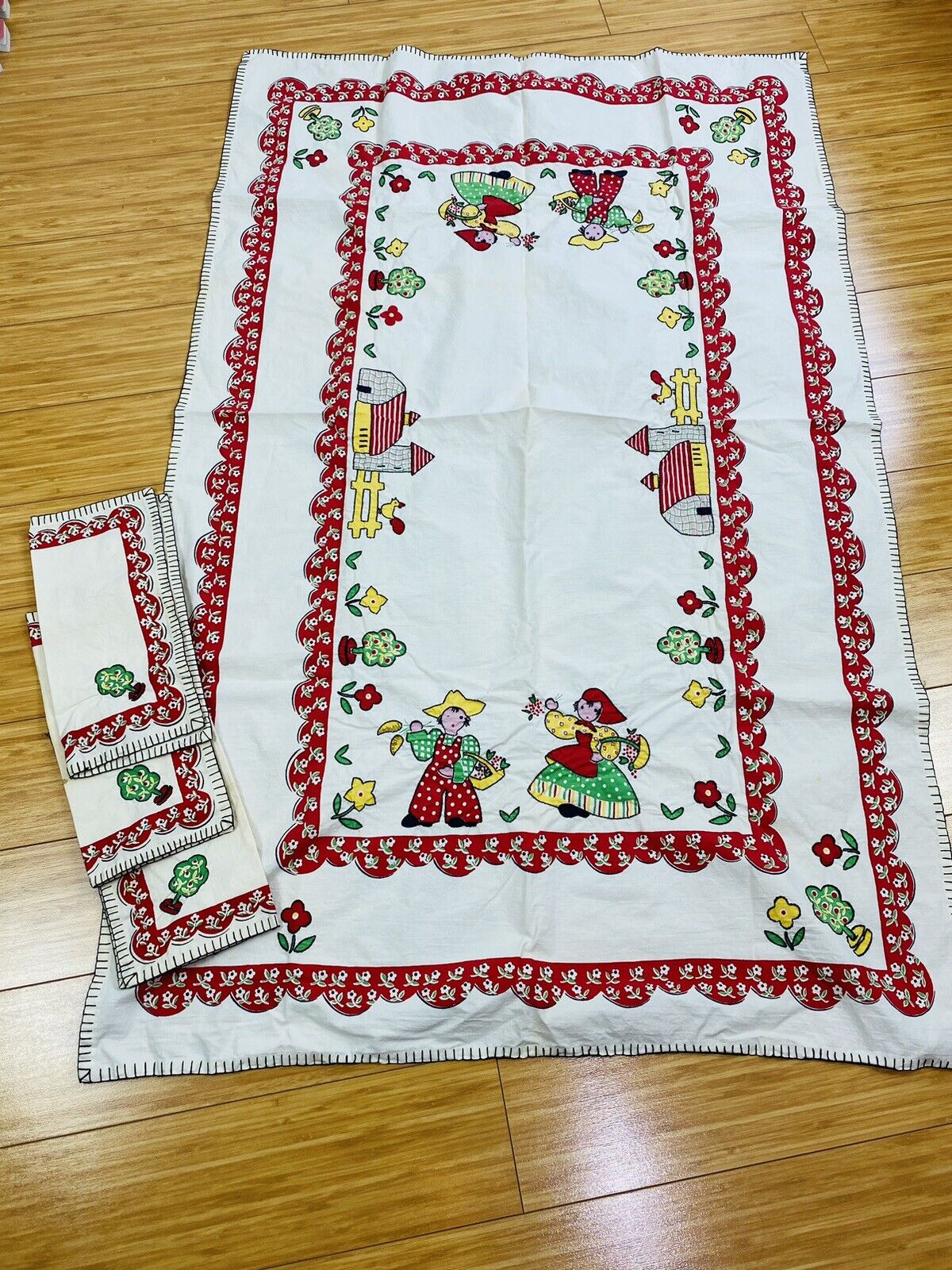 Retangular Tablecloth & 3 Napkins Farmers barn Flowers Chicken Vintage