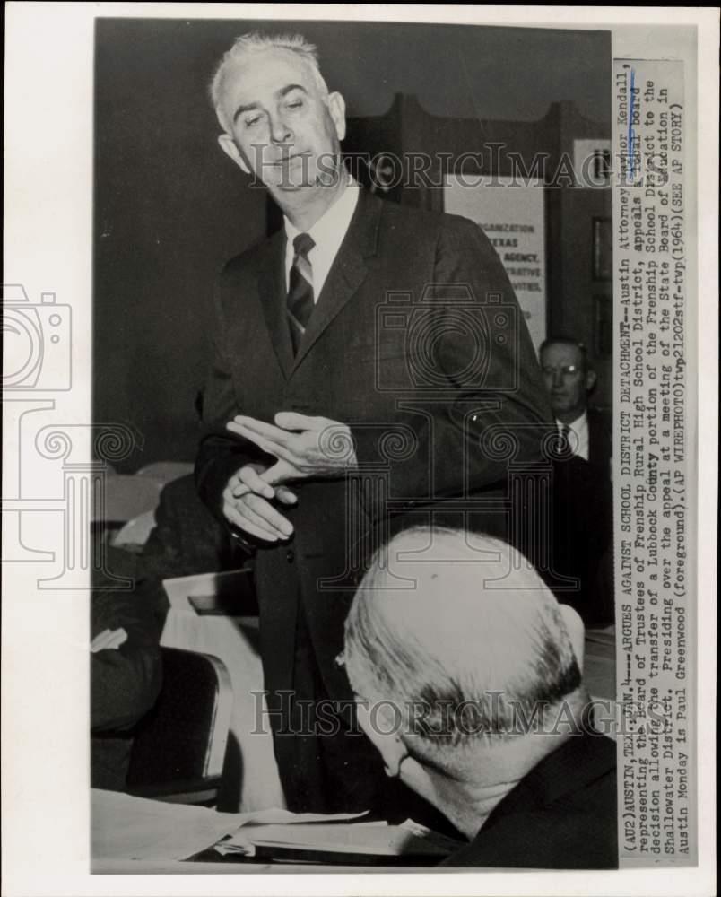 1964 Press Photo Gaynor Kendall speaks at Board of Education hearing in Austin