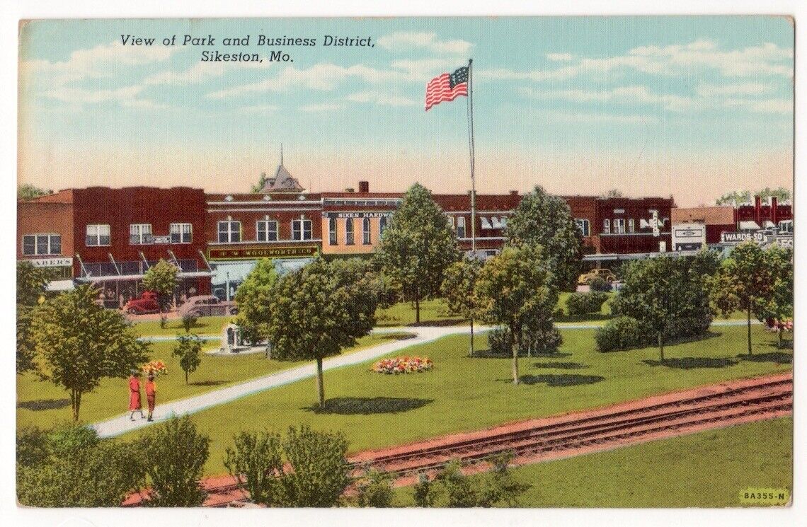 Sikeston Missouri c1940\'s Business District, park, railroad tracks, U. S. Flag