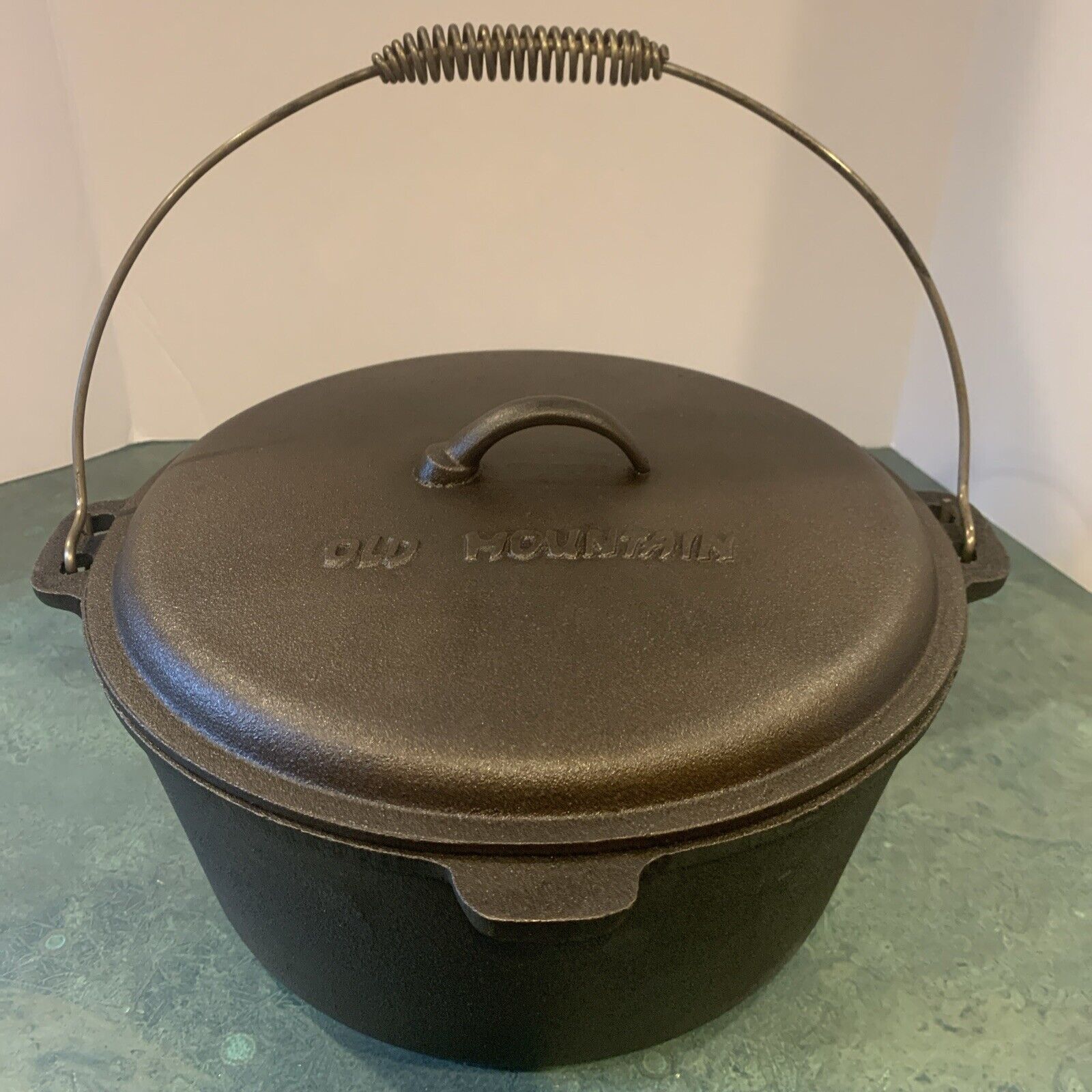 “Old Mountain” Extra Large Cast Iron Dutch Oven:/Roaster *12” Diameter With Lid